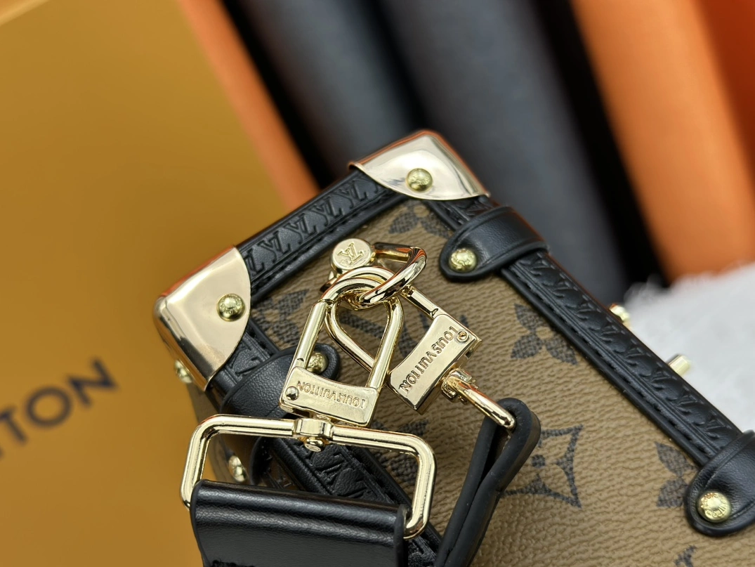 Popular 9122 Louis Vuitton AAA Quality Messenger Bags For Women - Image 7