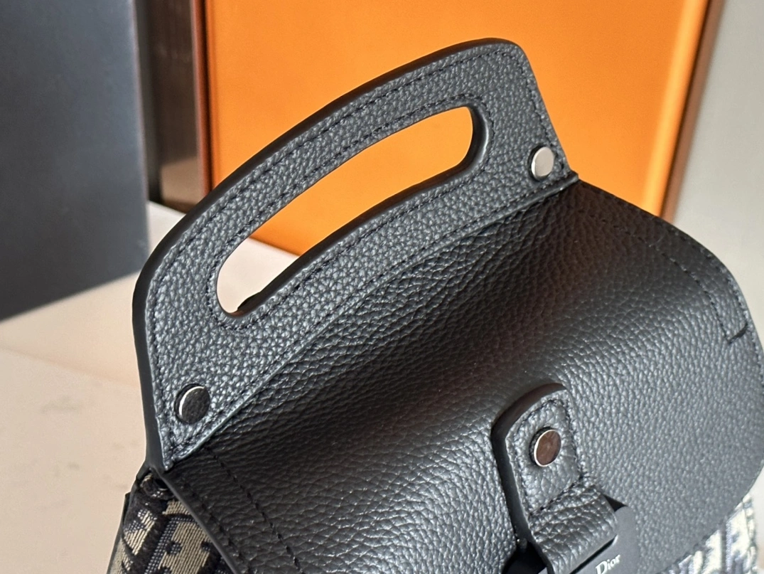 Practical 7671 Christian Dior AAA Man Messenger Bags - Image 7