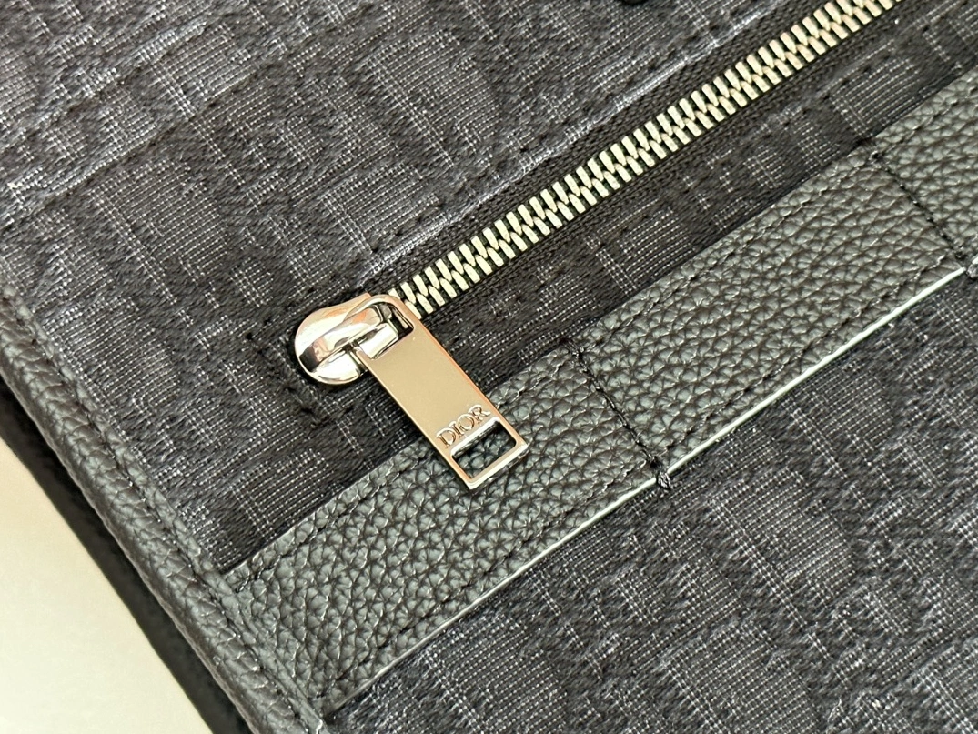 Practical 7830 Christian Dior AAA Man Handbags - Image 5