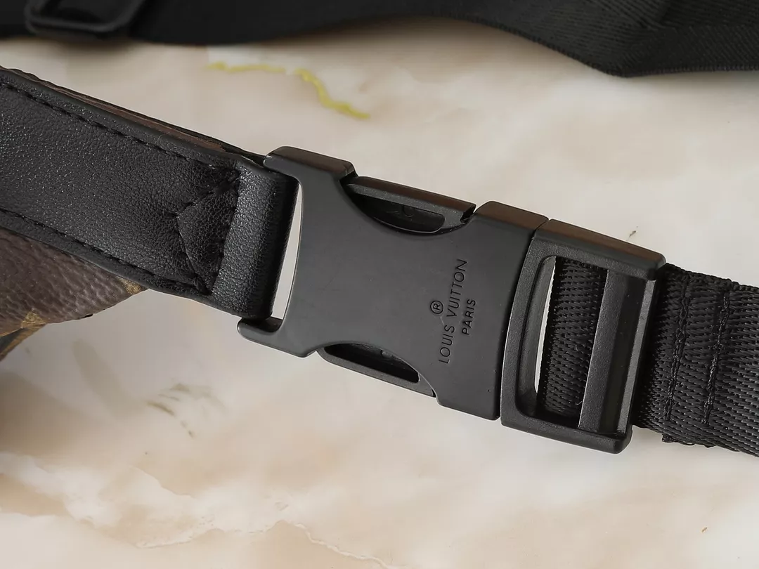 Practical 8304 Louis Vuitton LV AAA Quality Belt Bags For Unisex - Image 6