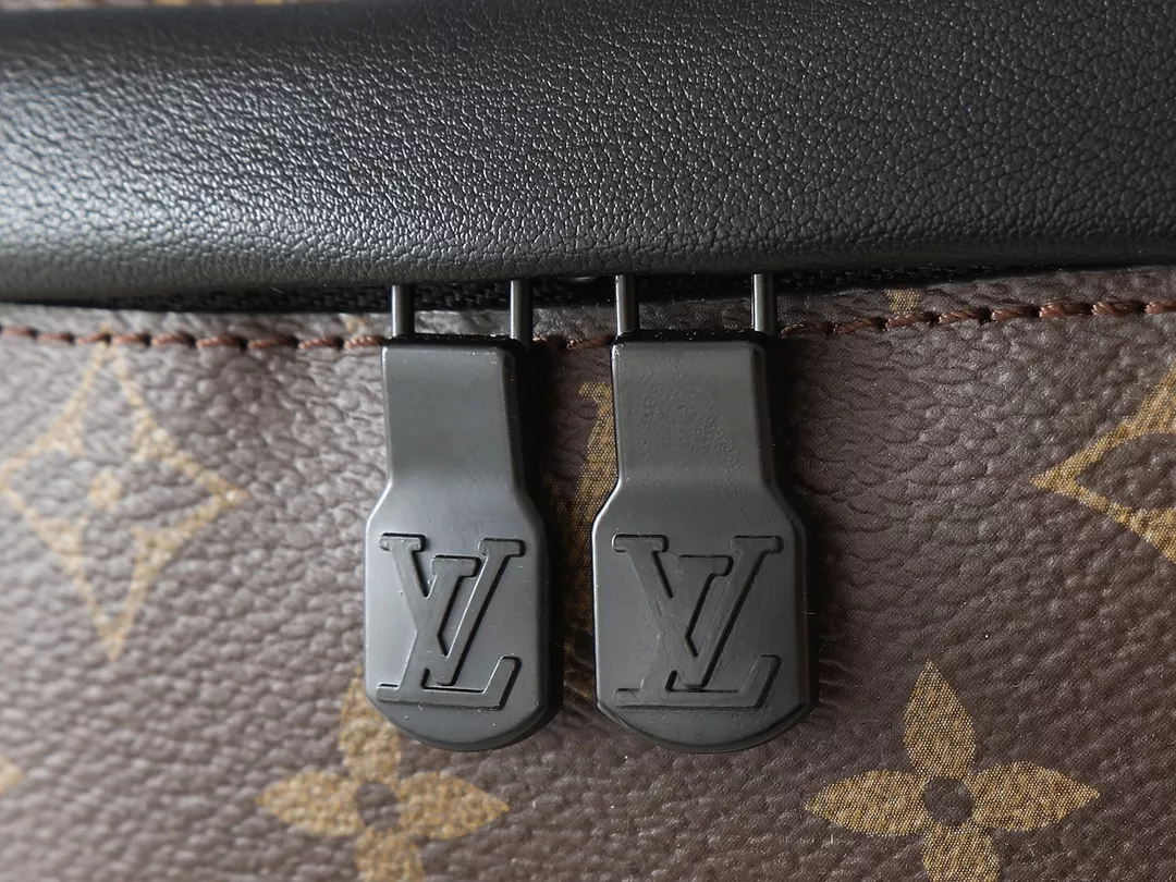 Practical 8304 Louis Vuitton LV AAA Quality Belt Bags For Unisex - Image 7