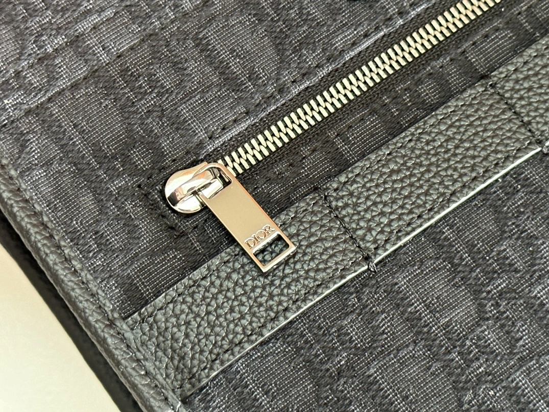 Refined 8189 Christian Dior AAA Man Handbags - Image 6