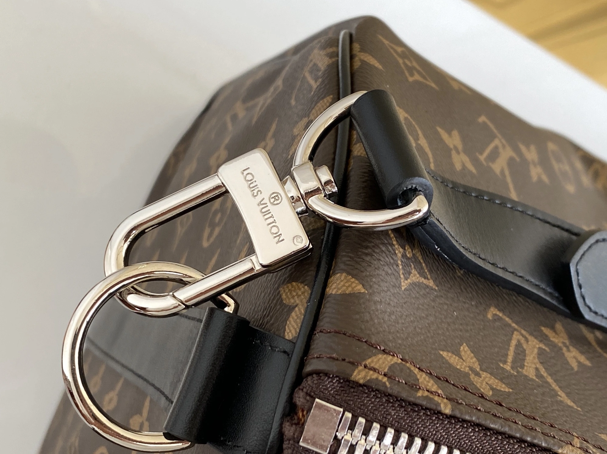 Reliable 2210 Louis Vuitton Travel Bags - Image 4