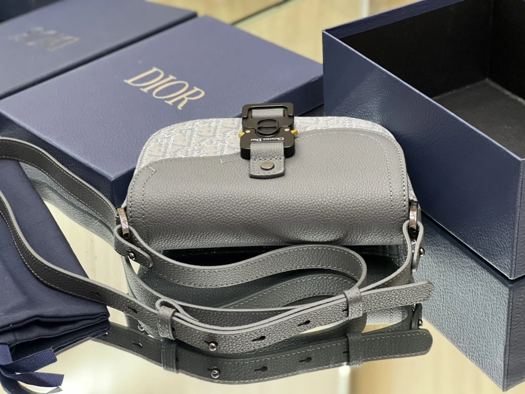 Reliable 7821 Christian Dior AAA Man Messenger Bags - Image 5