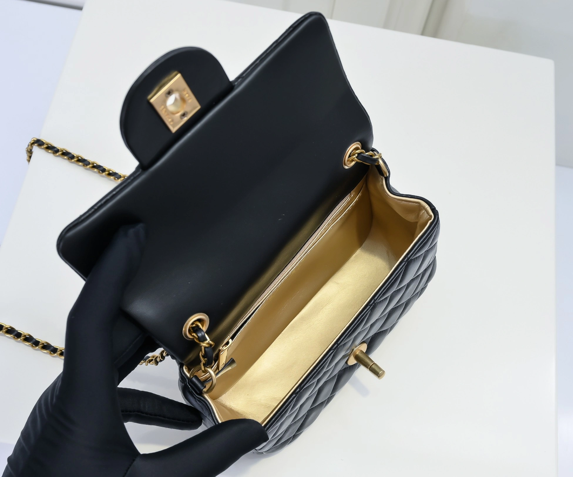 Reliable 8452 Chanel AAA Quality Messenger Bags For Women - Image 8