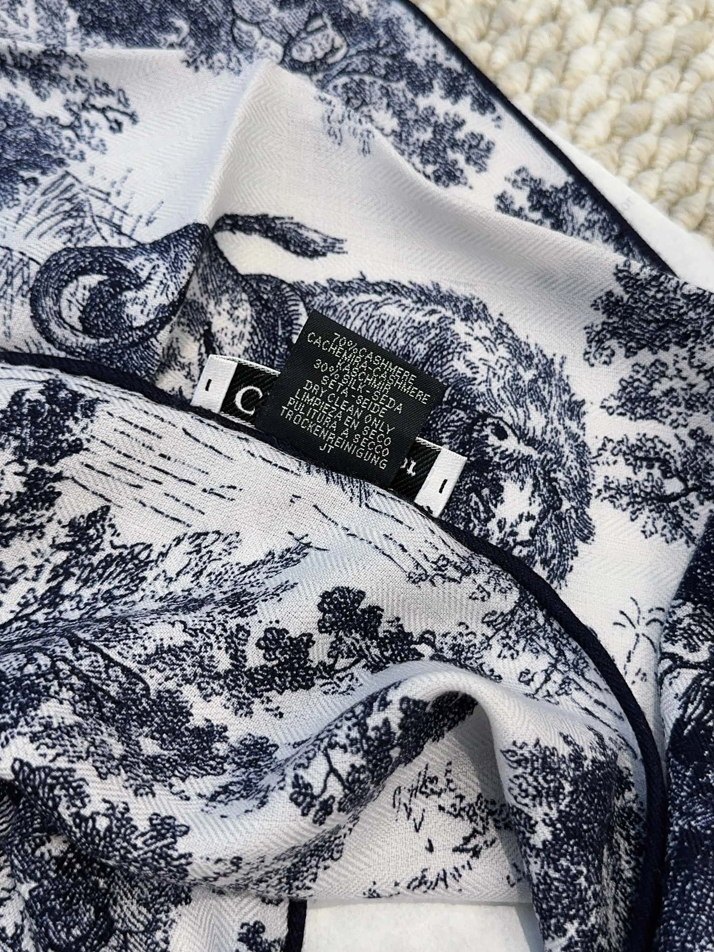 Reliable 9588 Christian Dior Silk Scarf