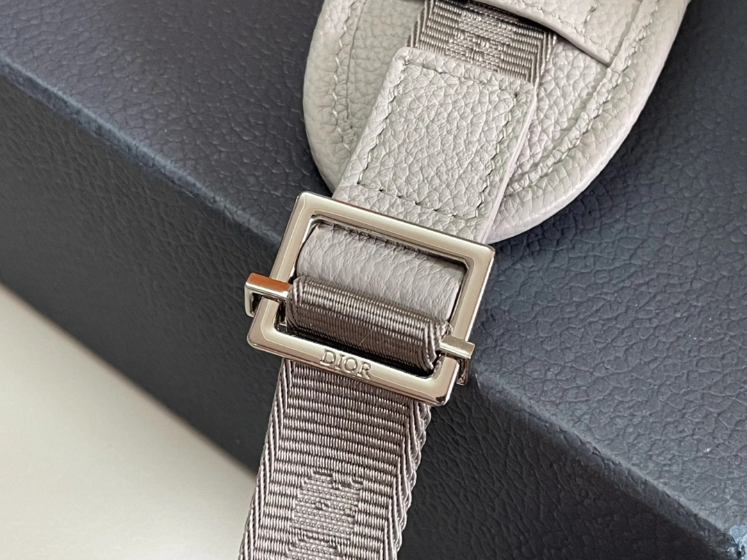 Resilient 3559 Christian Dior AAA Man Messenger Bags - Image 7