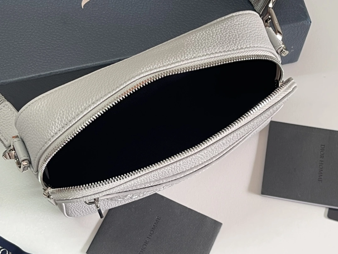 Resilient 3559 Christian Dior AAA Man Messenger Bags - Image 8