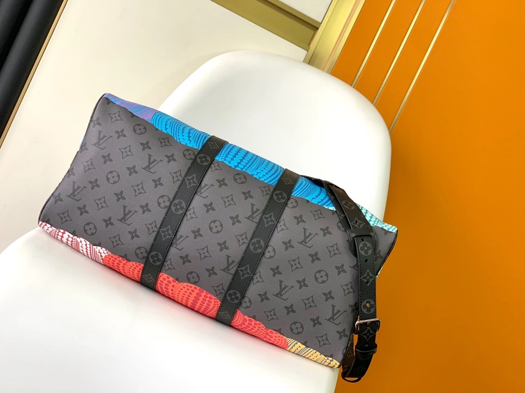 Resilient 4168 Louis Vuitton Travel Bags - Image 4