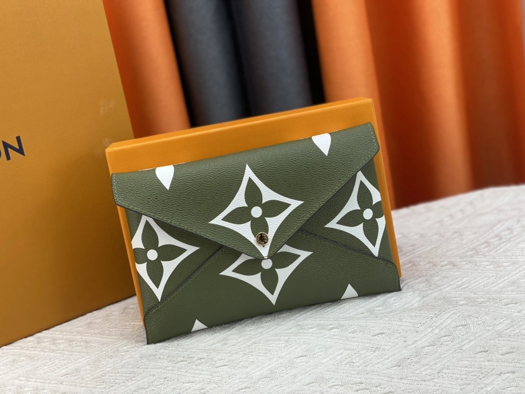 Resilient 7558 Louis Vuitton AAA Quality Wallets For Women - Image 4