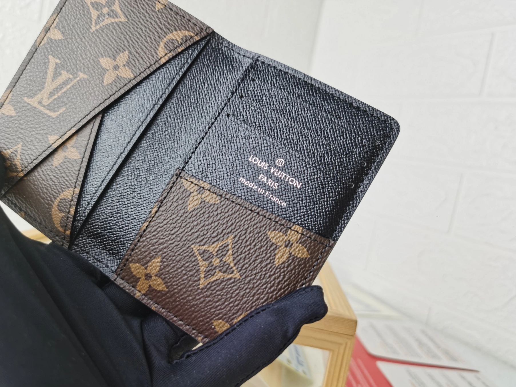 Resilient 8207 Louis Vuitton LV Card Case For Unisex - Image 6