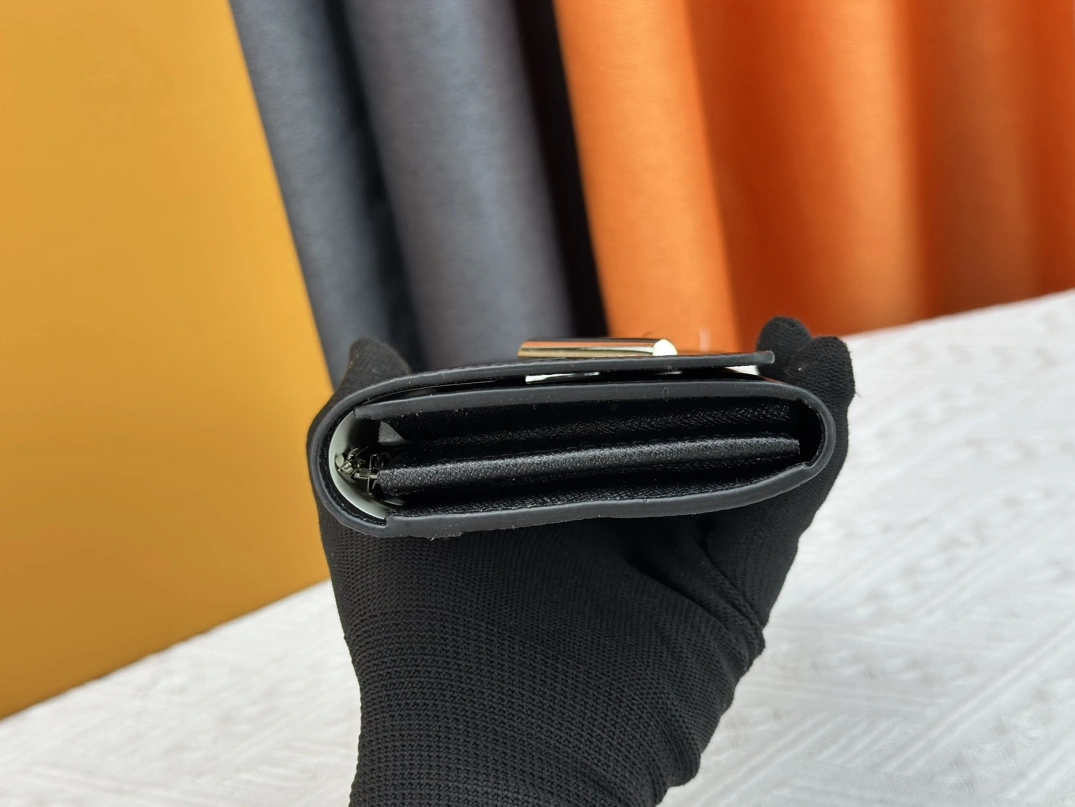 Resilient 9001 Louis Vuitton LV Wallets - Image 4