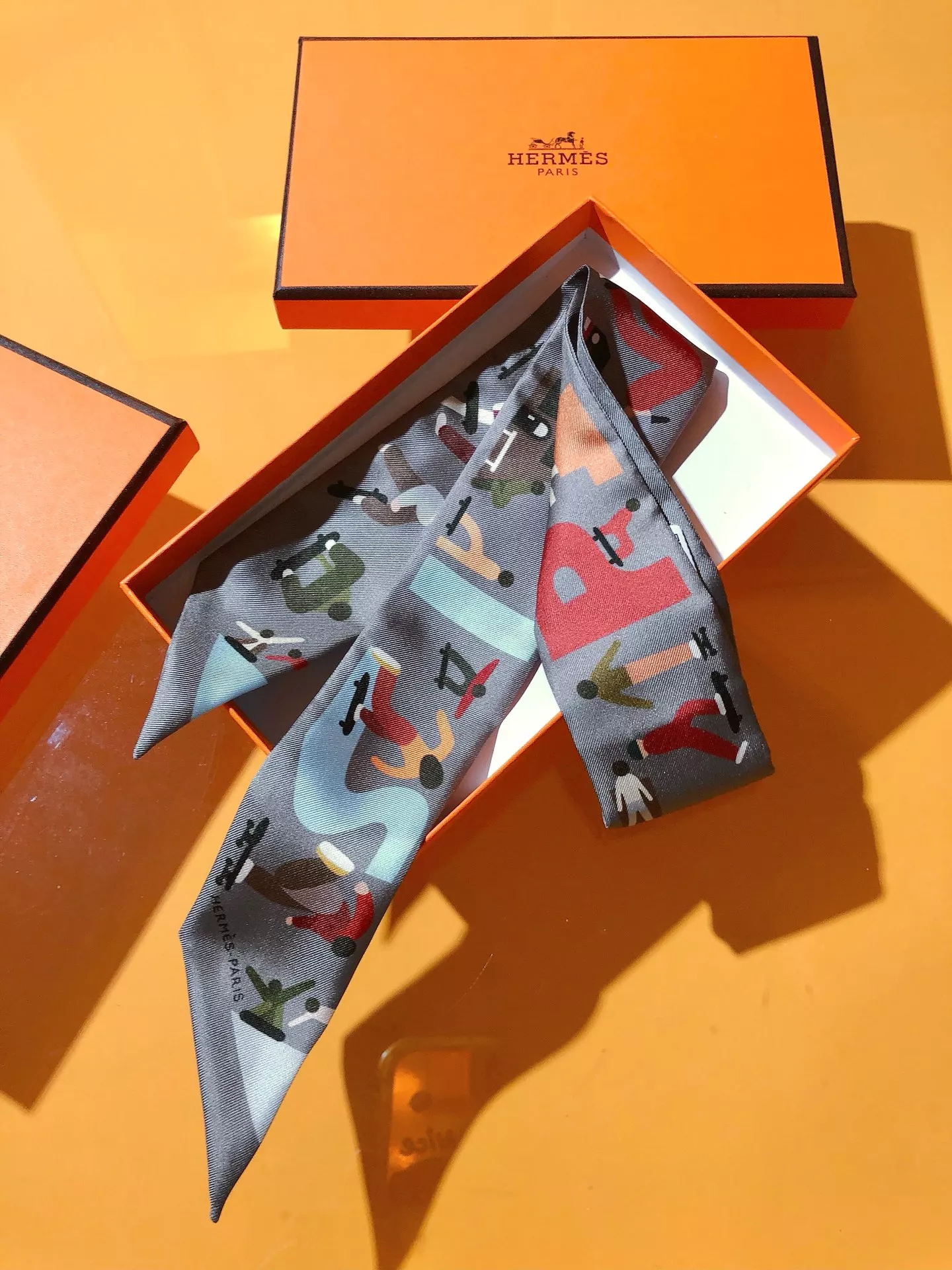 Sleek 4288 Hermes Silk Scarf