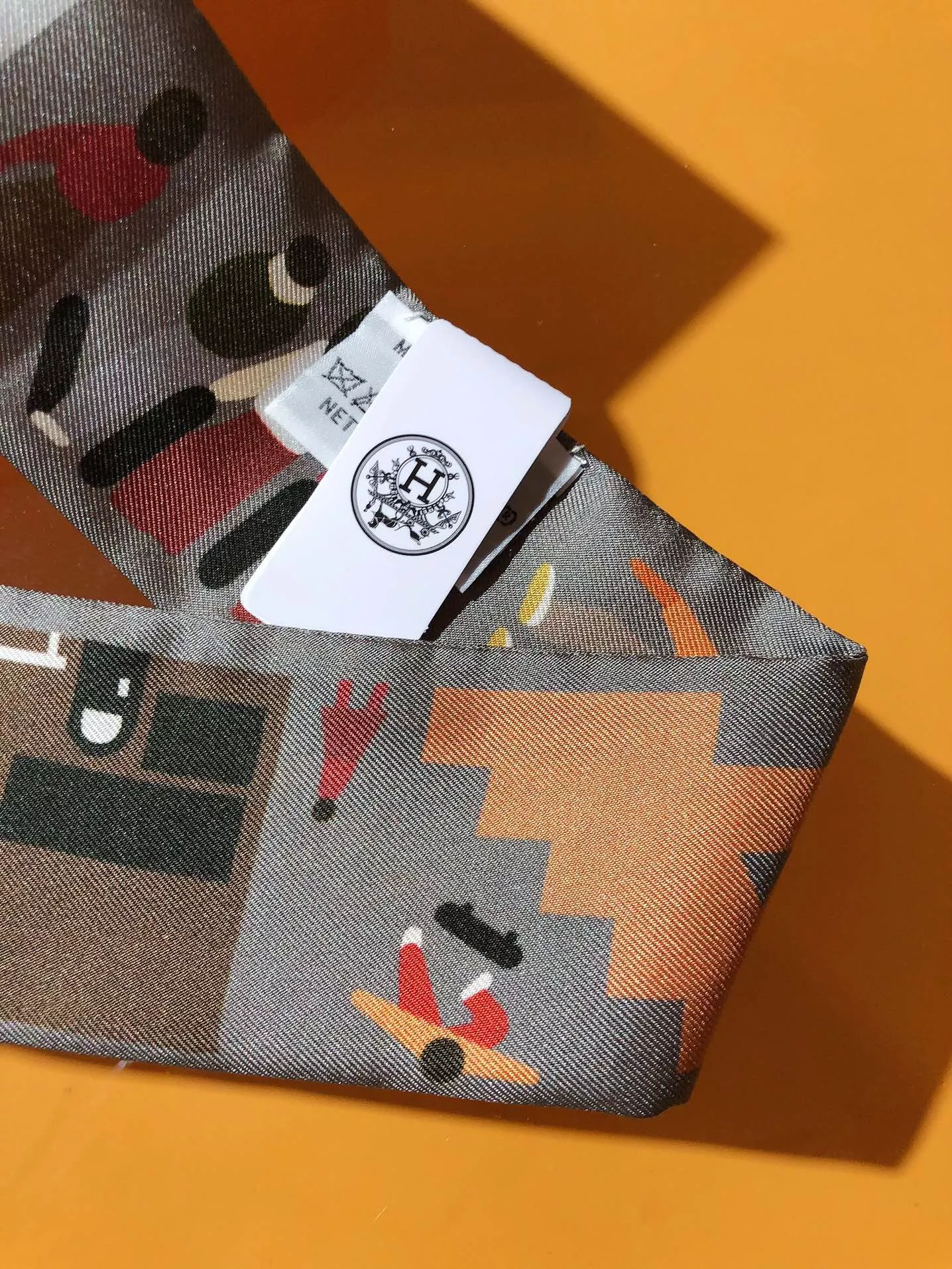 Sleek 4288 Hermes Silk Scarf - Image 3