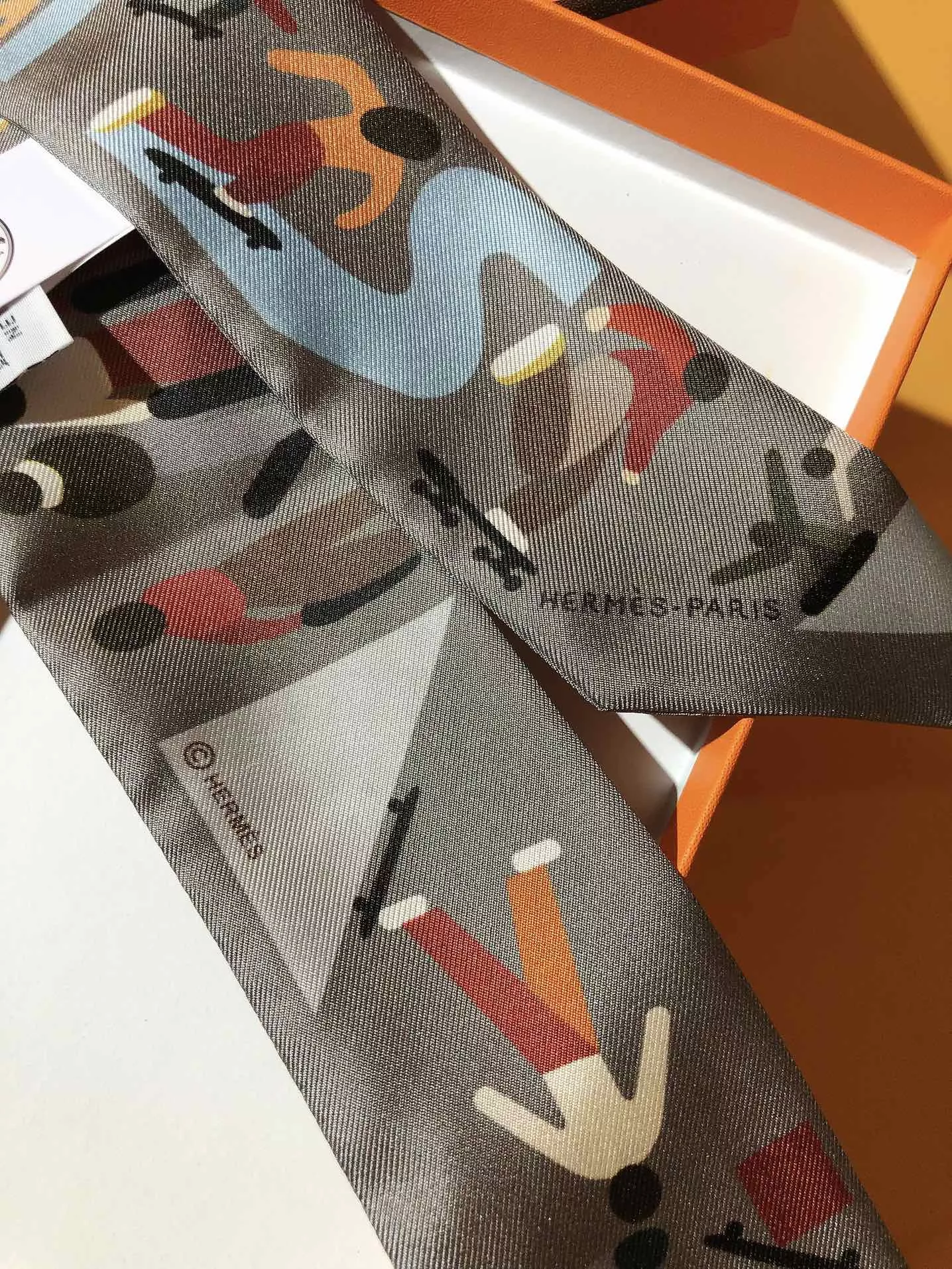 Sleek 4288 Hermes Silk Scarf - Image 4