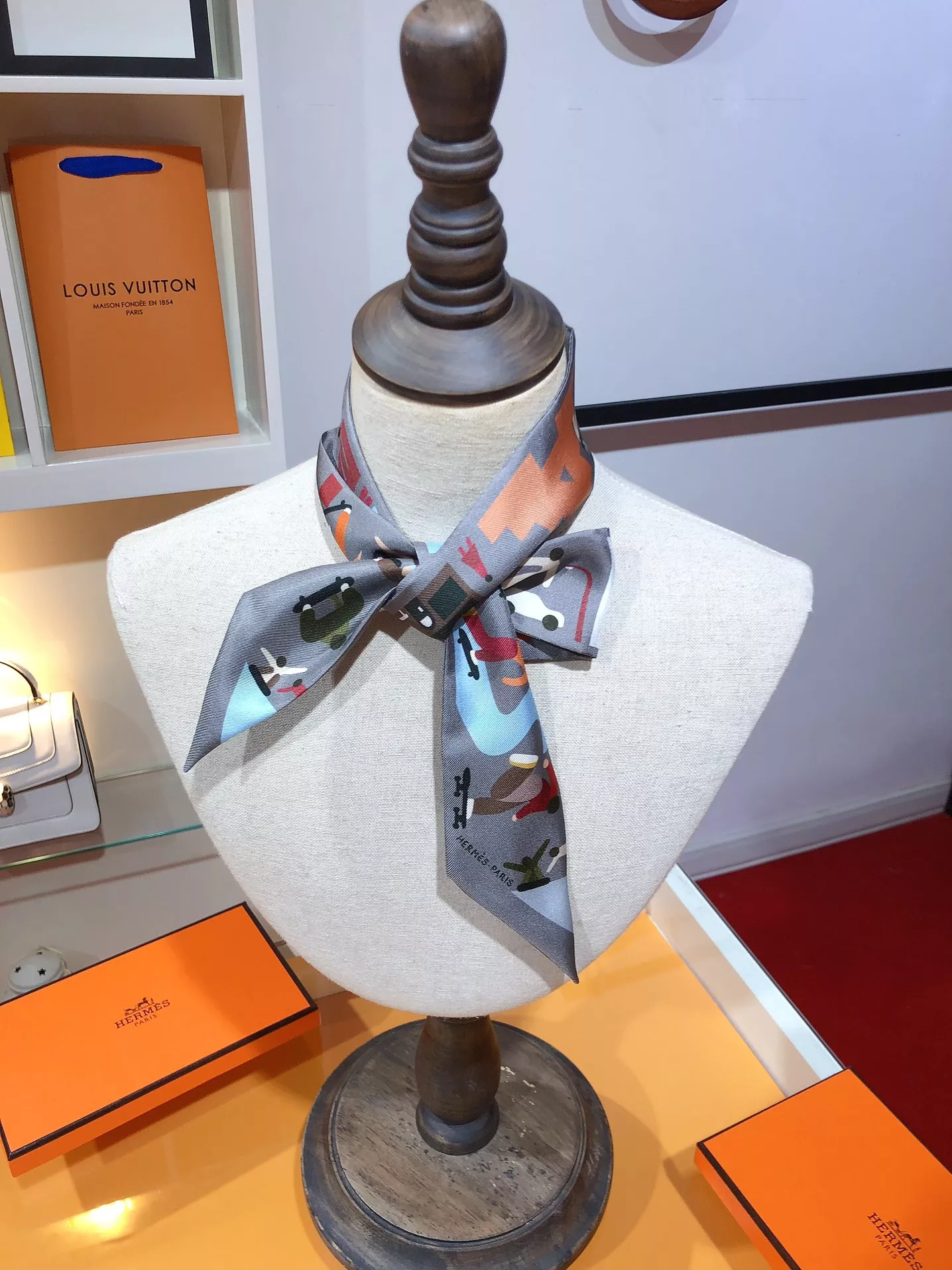 Sleek 4288 Hermes Silk Scarf - Image 6