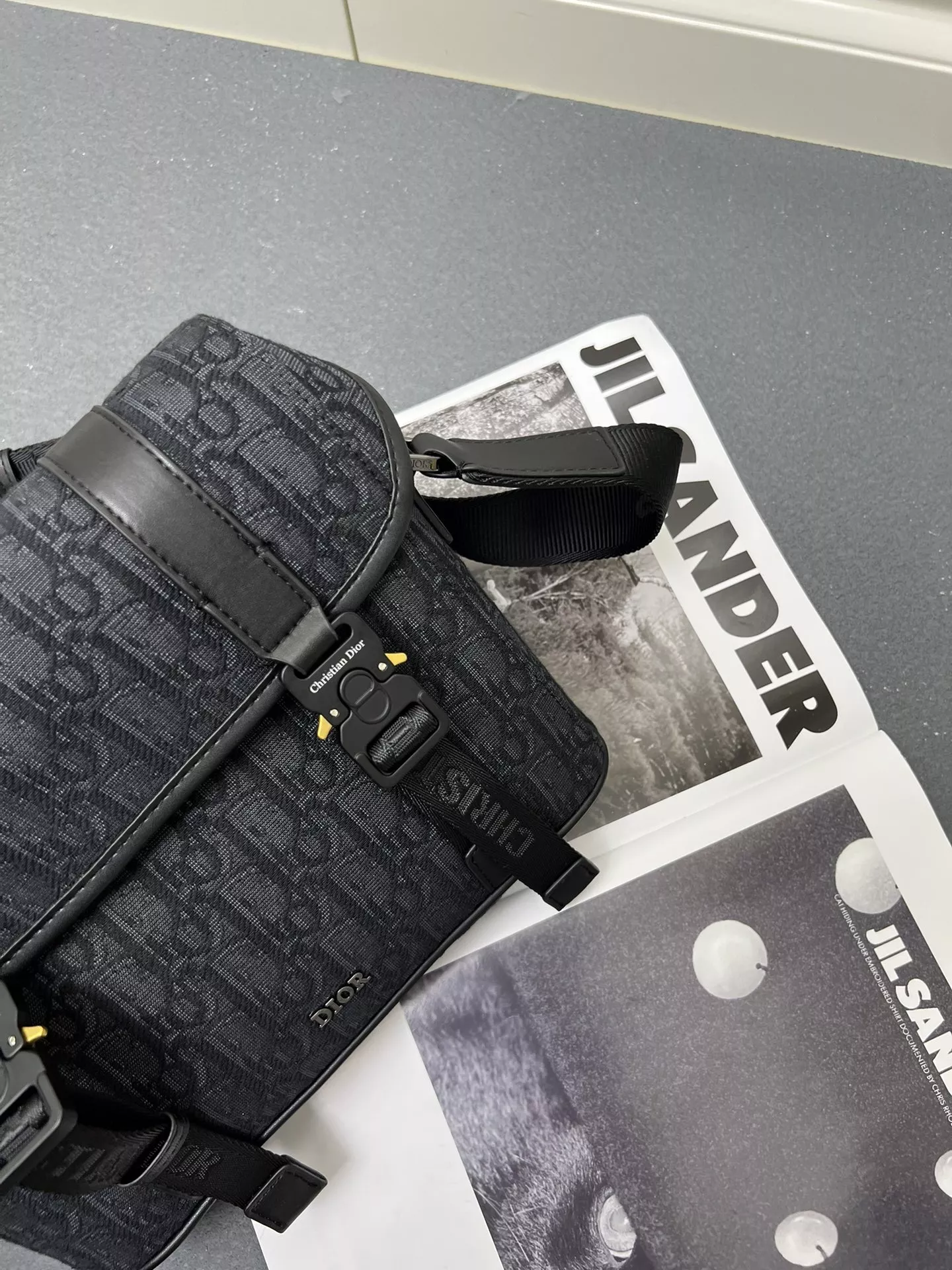 Sleek 5582 Christian Dior AAA Man Messenger Bags - Image 4