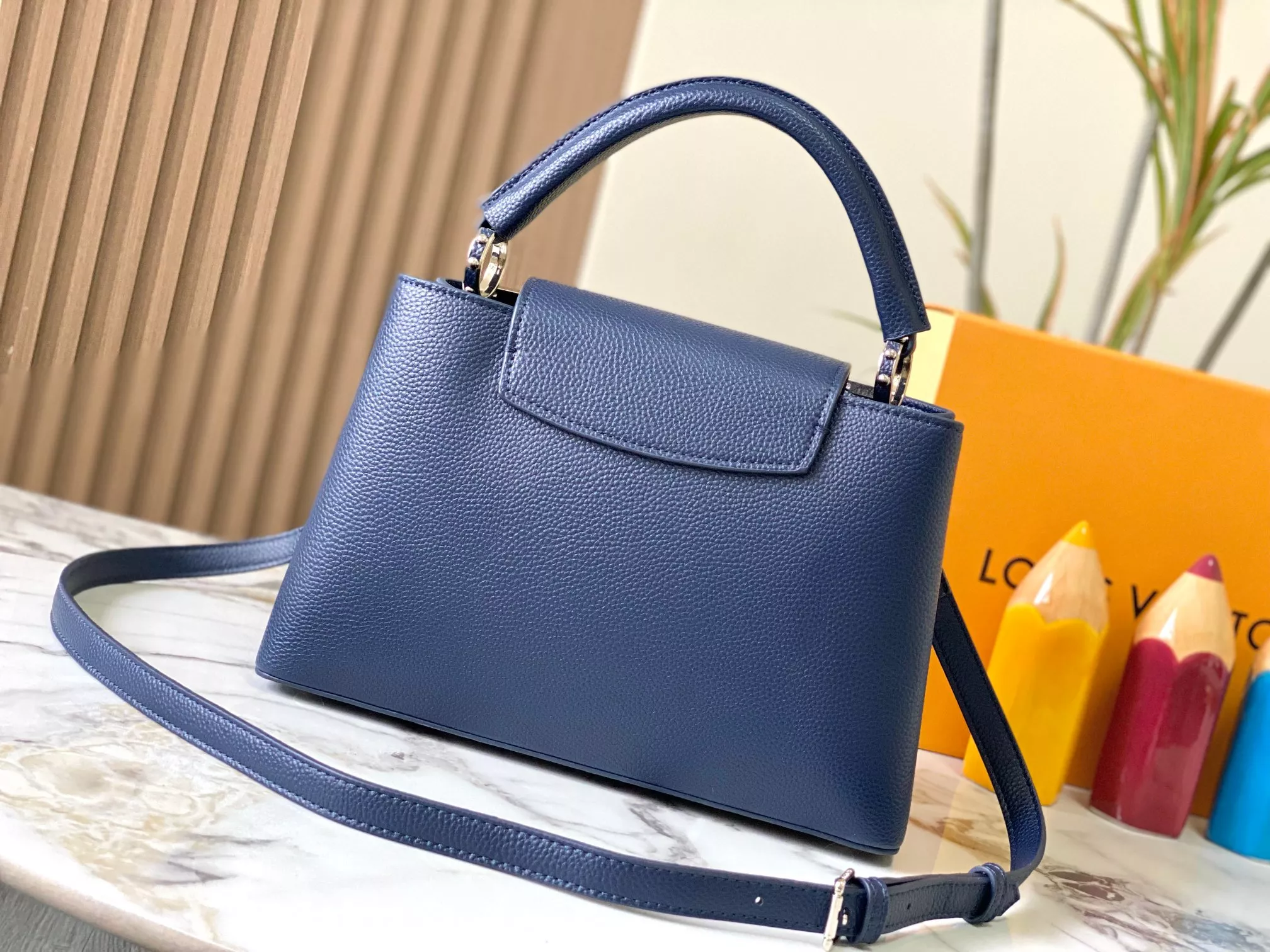 Soft 5671 Louis Vuitton AAA Quality Messenger Bags For Women - Image 3