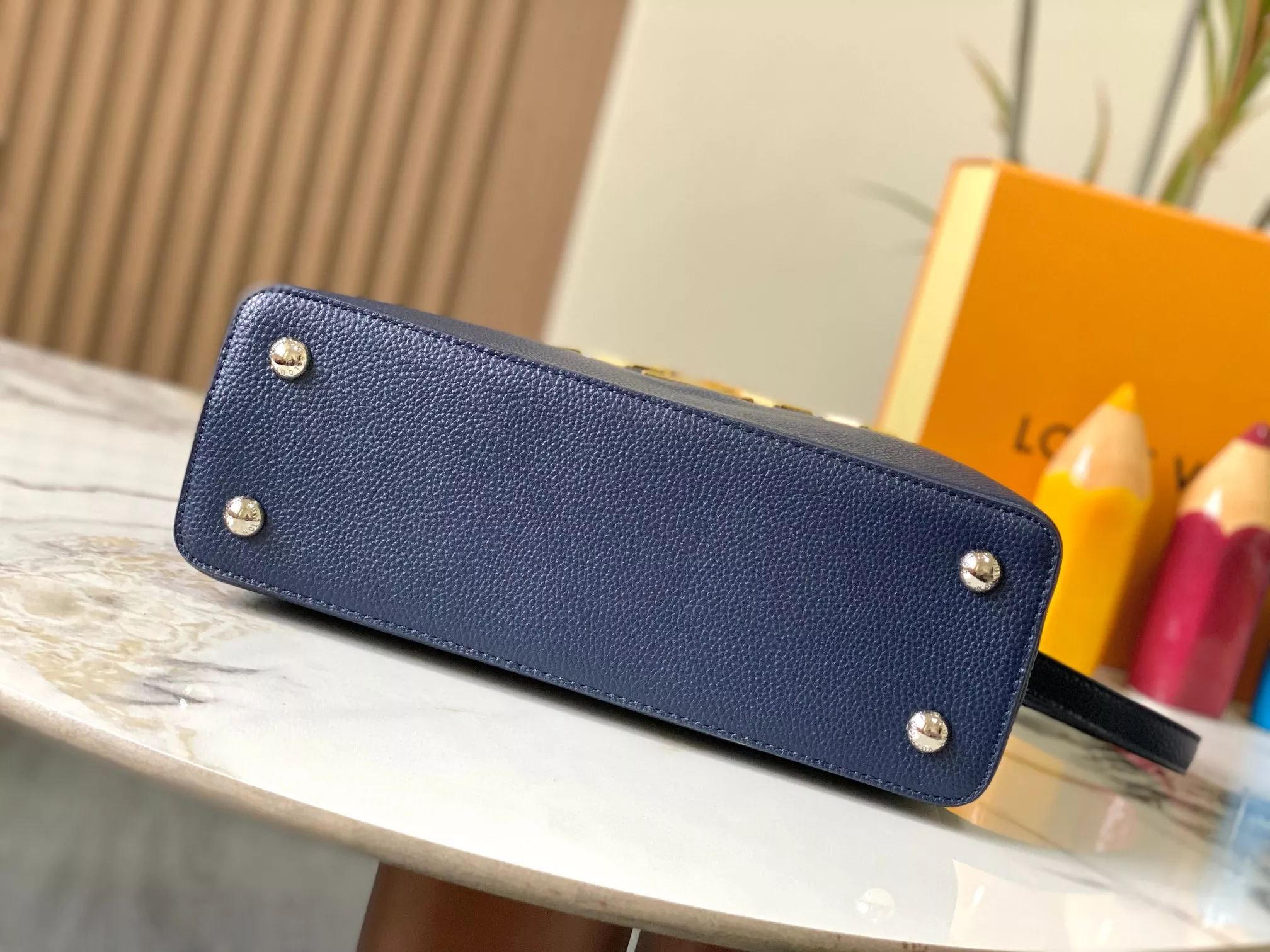 Soft 5671 Louis Vuitton AAA Quality Messenger Bags For Women - Image 4