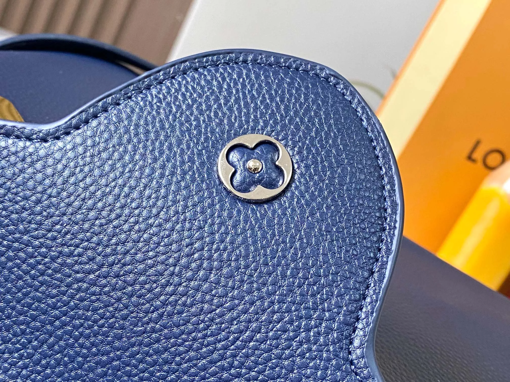 Soft 5671 Louis Vuitton AAA Quality Messenger Bags For Women - Image 7