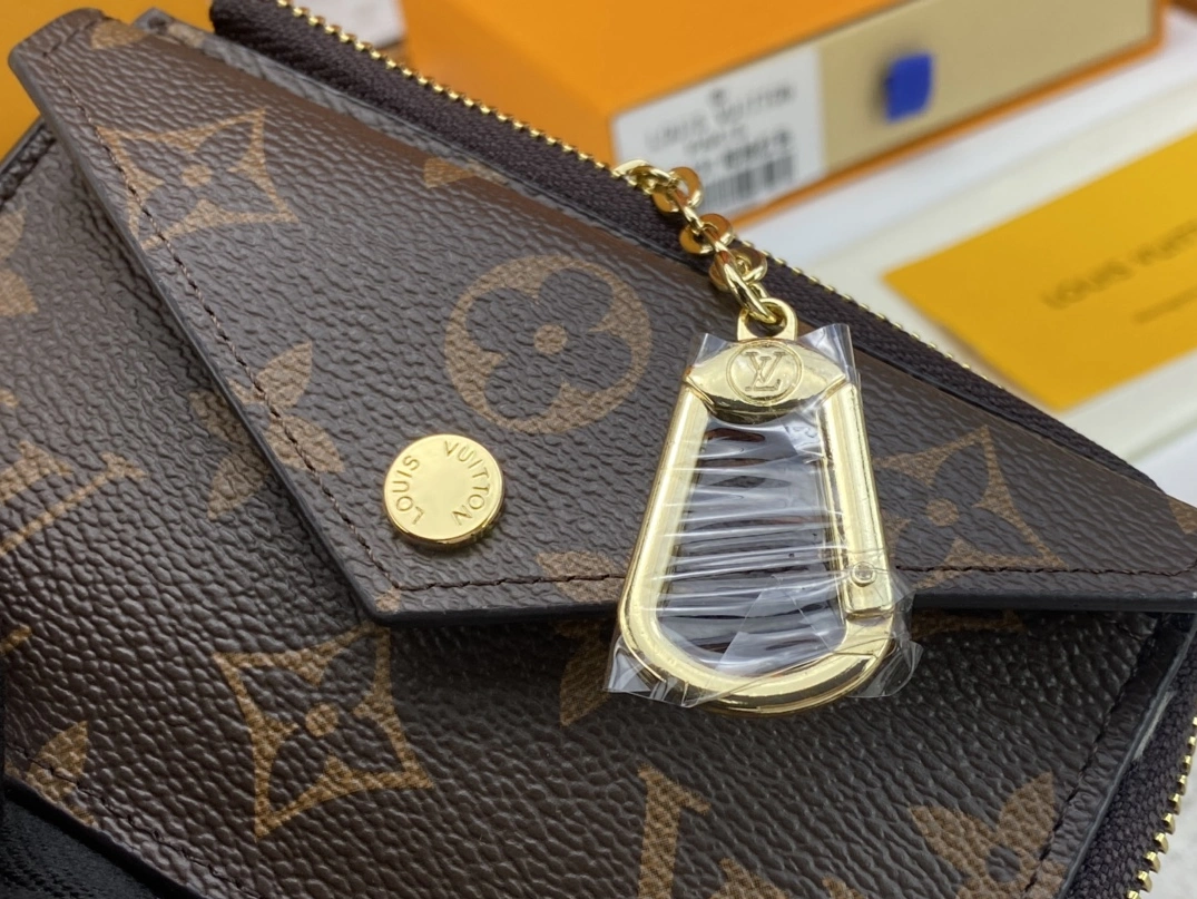 Soft 912 Louis Vuitton LV Card Case In Black For Women - Image 6