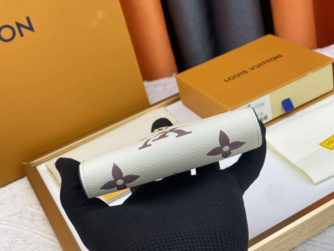 Sophisticated 3266 Louis Vuitton AAA Quality Wallets - Image 3