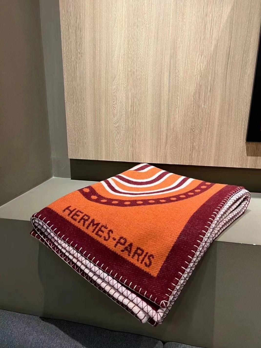 Sophisticated 6467 Hermes Blanket - Image 3