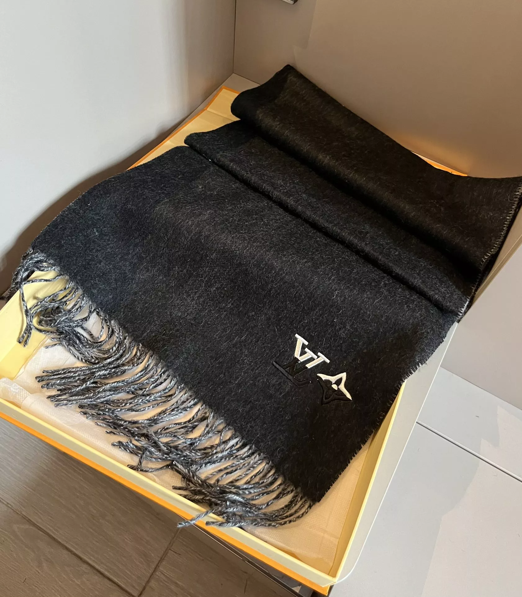 Stylish 1750 Louis Vuitton Scarf For Unisex - Image 3