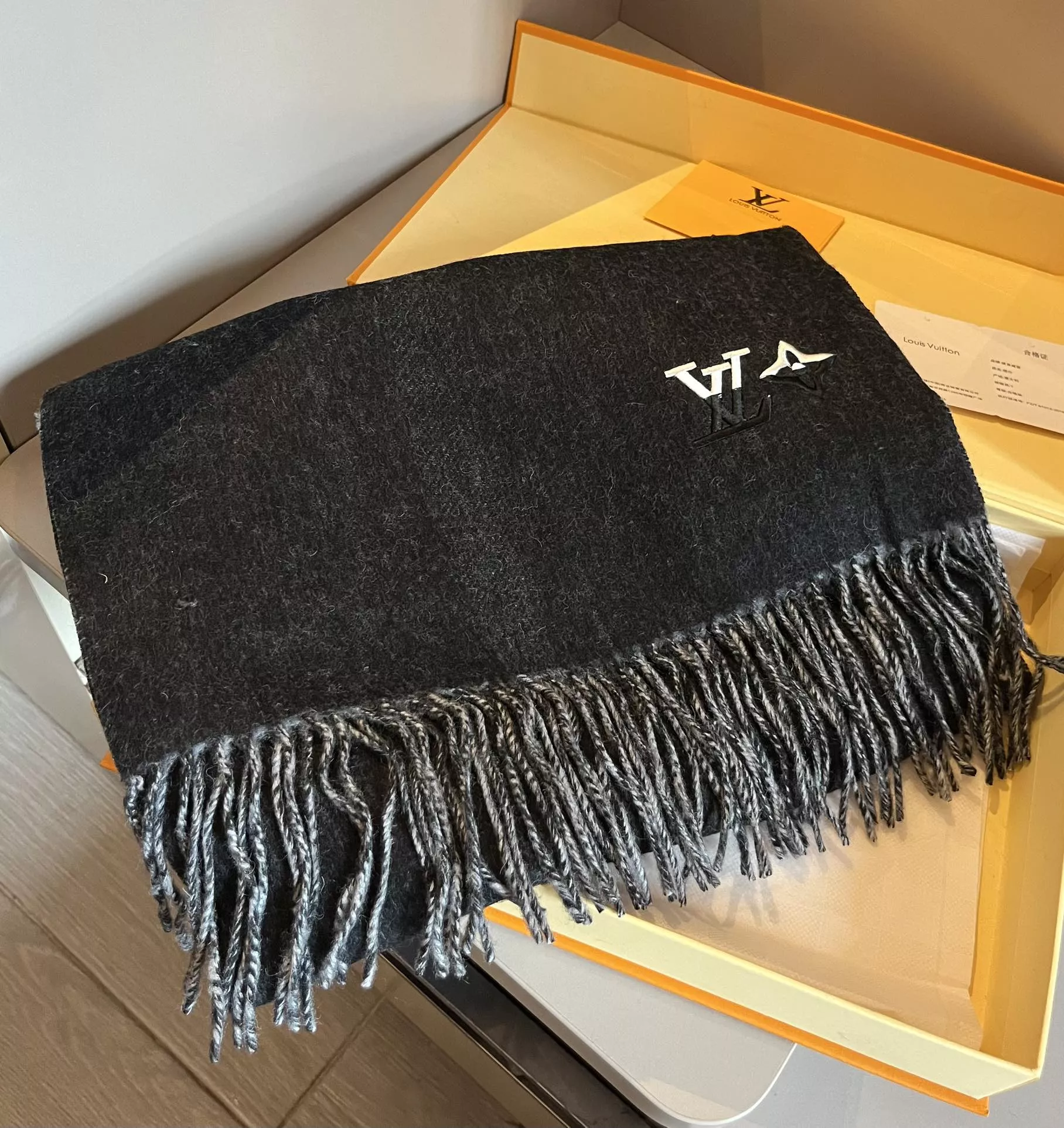 Stylish 1750 Louis Vuitton Scarf For Unisex - Image 4