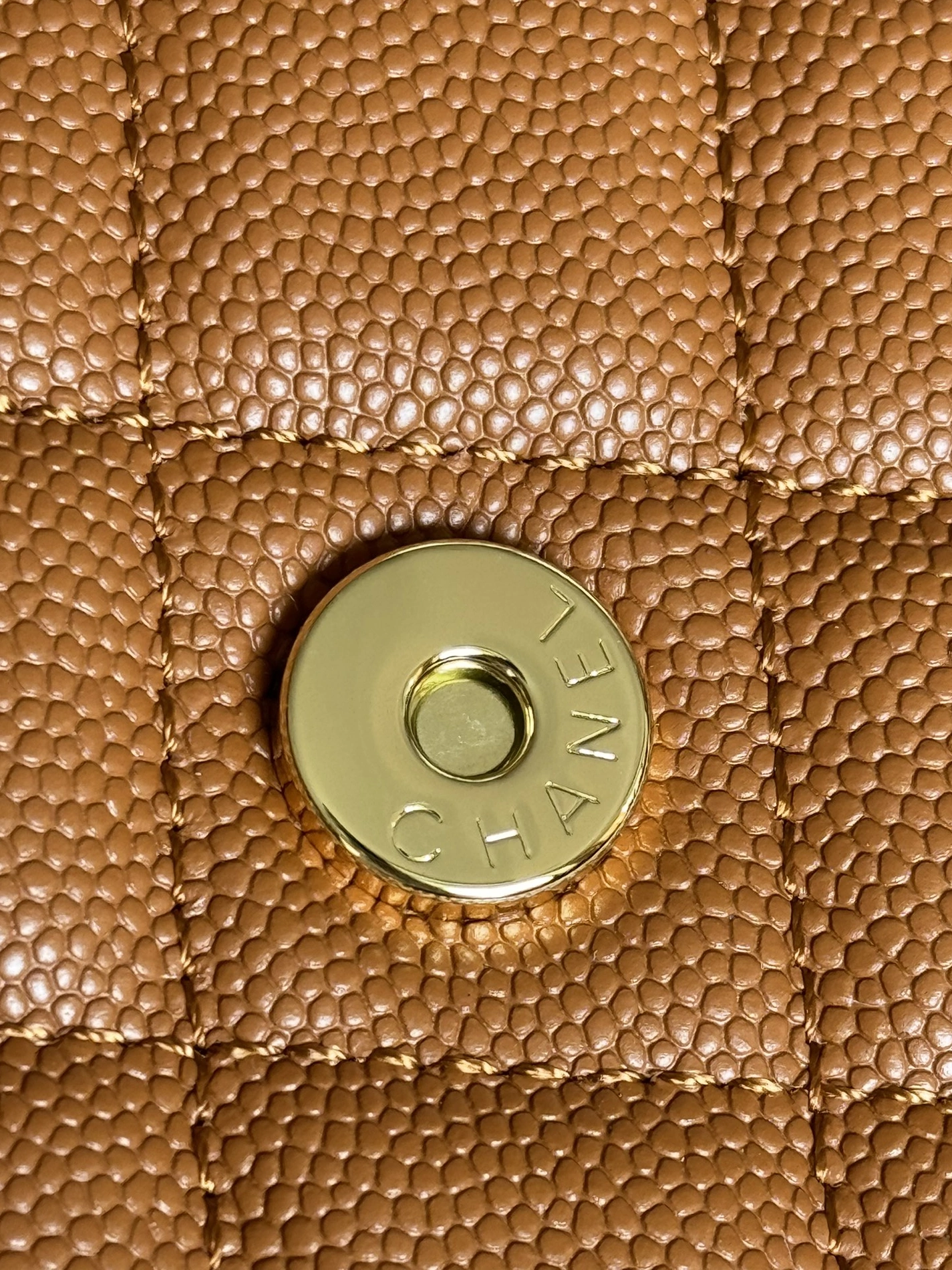 Stylish 1860 Chanel AAA Quality Messenger Bags In Gold For Women - Image 7