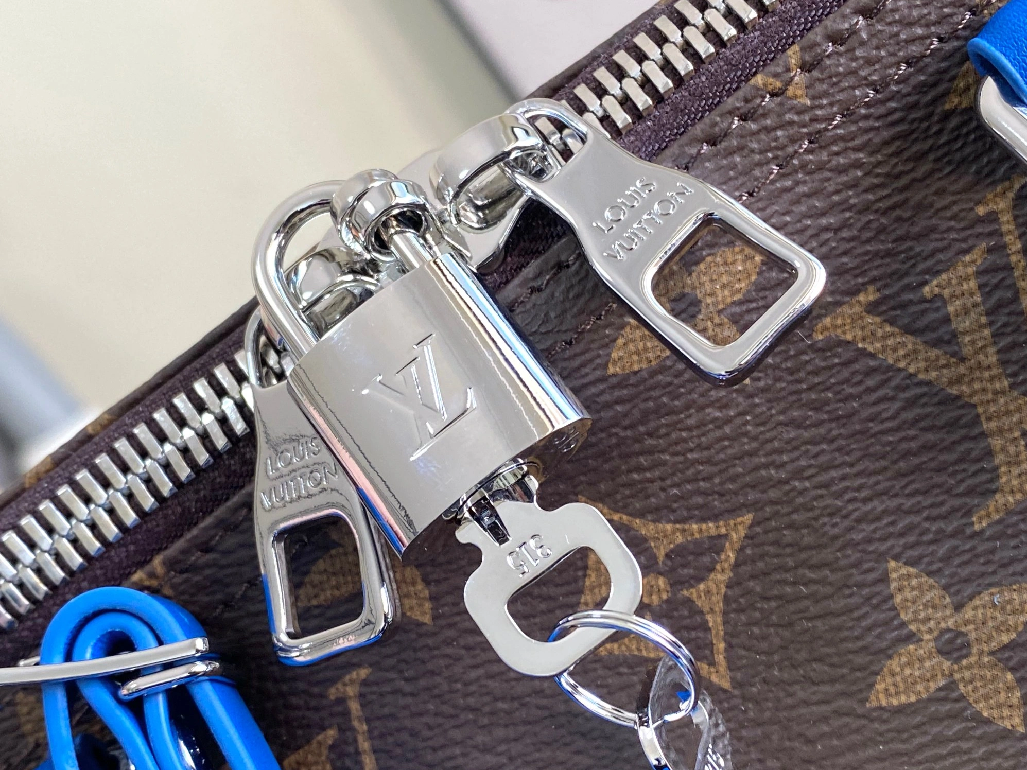 Stylish 9827 Louis Vuitton Travel Bags - Image 5