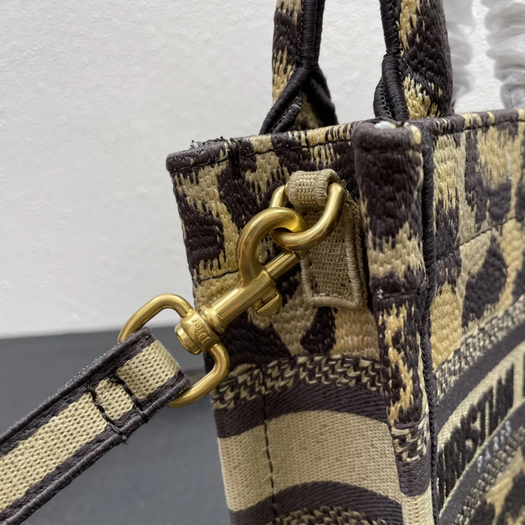 Timeless 1504 Christian Dior AAA Quality Handbags For Women - Image 4