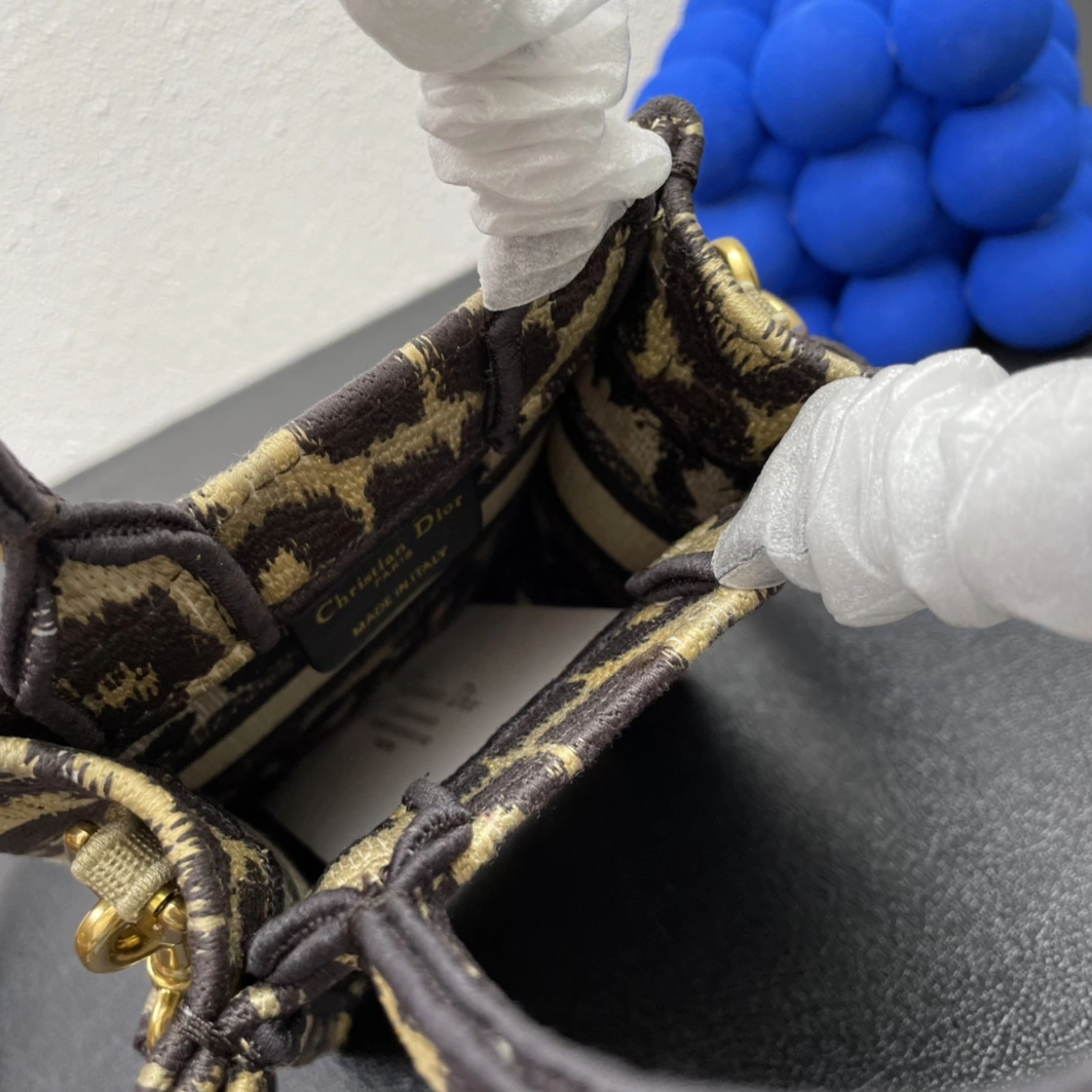 Timeless 1504 Christian Dior AAA Quality Handbags For Women - Image 7