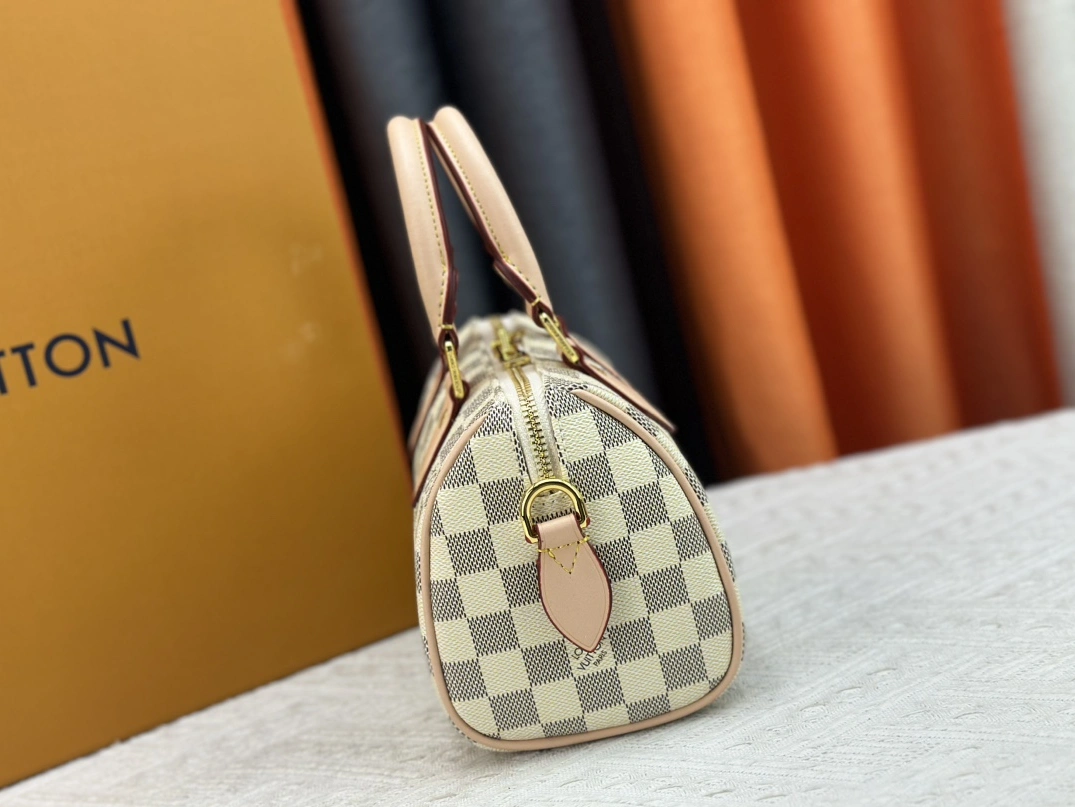 Trendsetting 5275 Louis Vuitton AAA Quality Handbags For Women