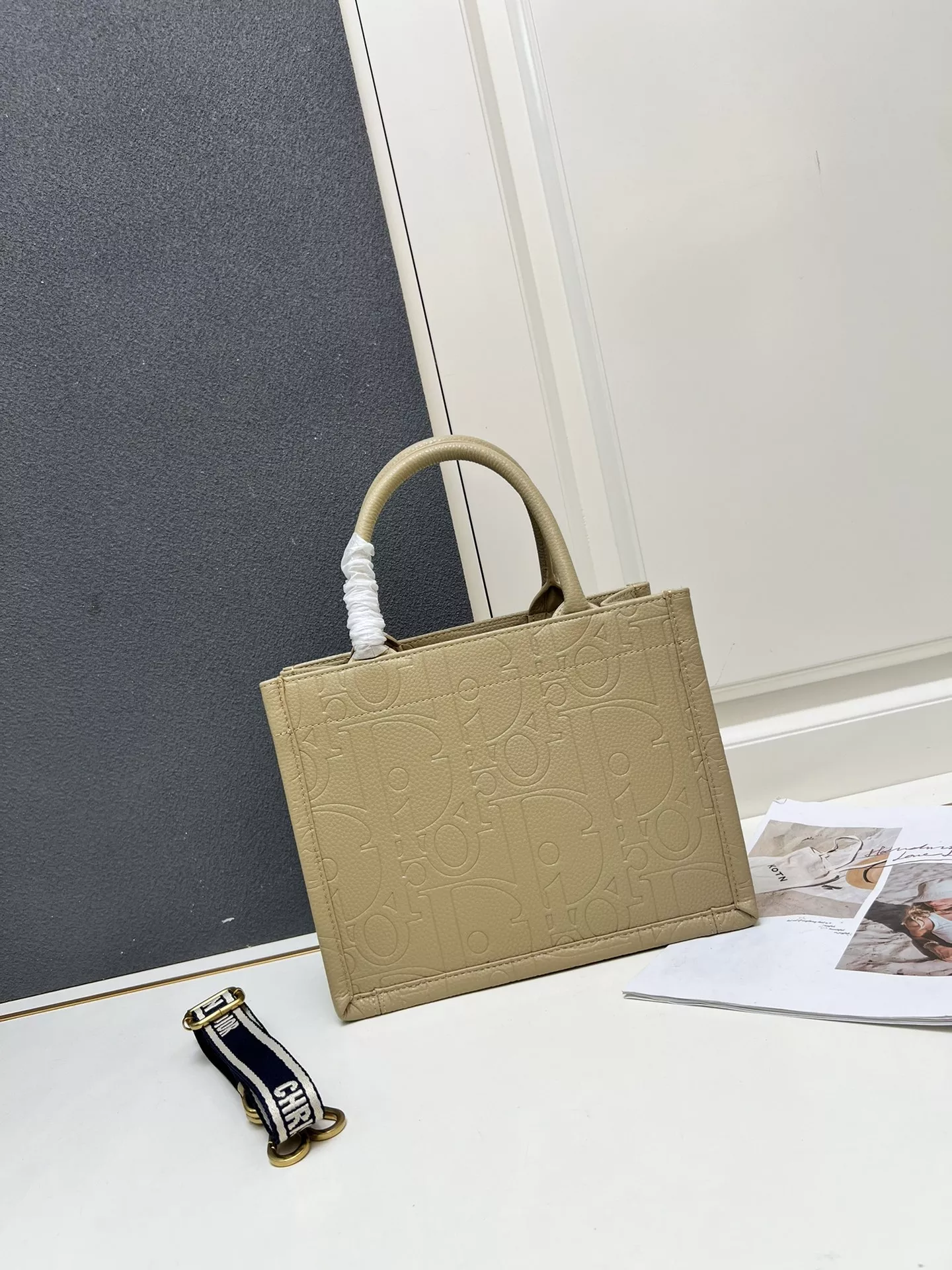 Trendsetting 8341 Christian Dior AAA Quality Tote-Handbags For Women