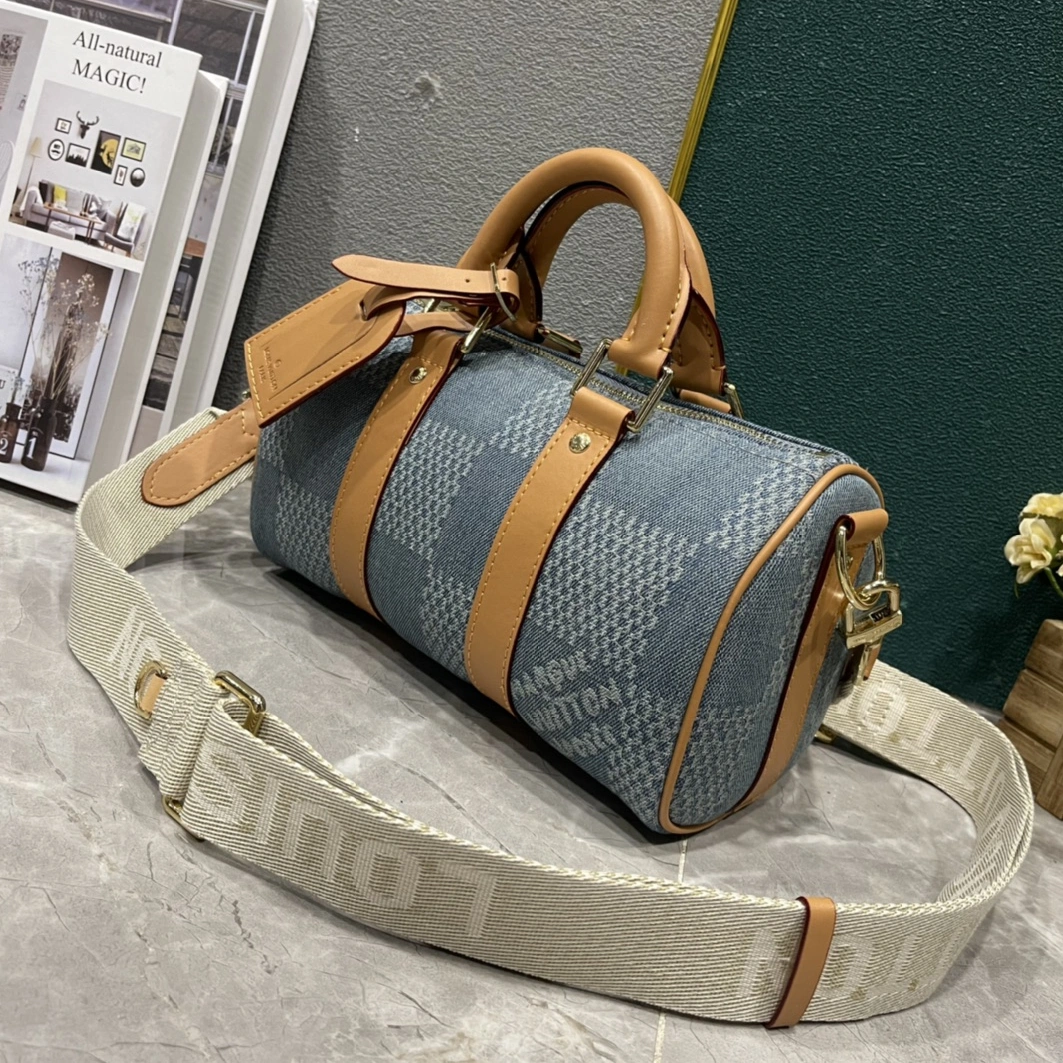 Trendsetting 9974 Louis Vuitton AAA Quality Handbags For Unisex