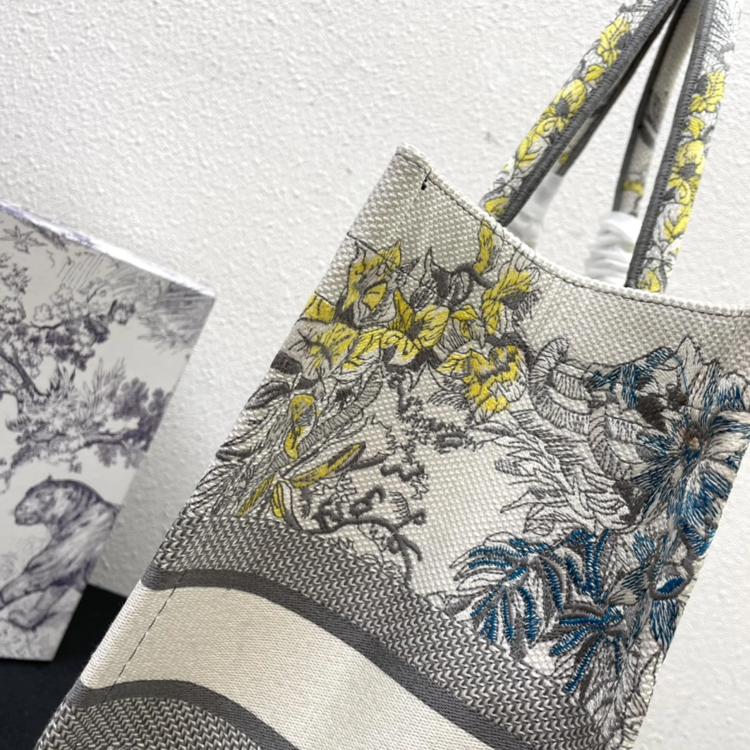 Trendy 2424 Christian Dior AAA Quality Tote-Handbags For Women - Image 6