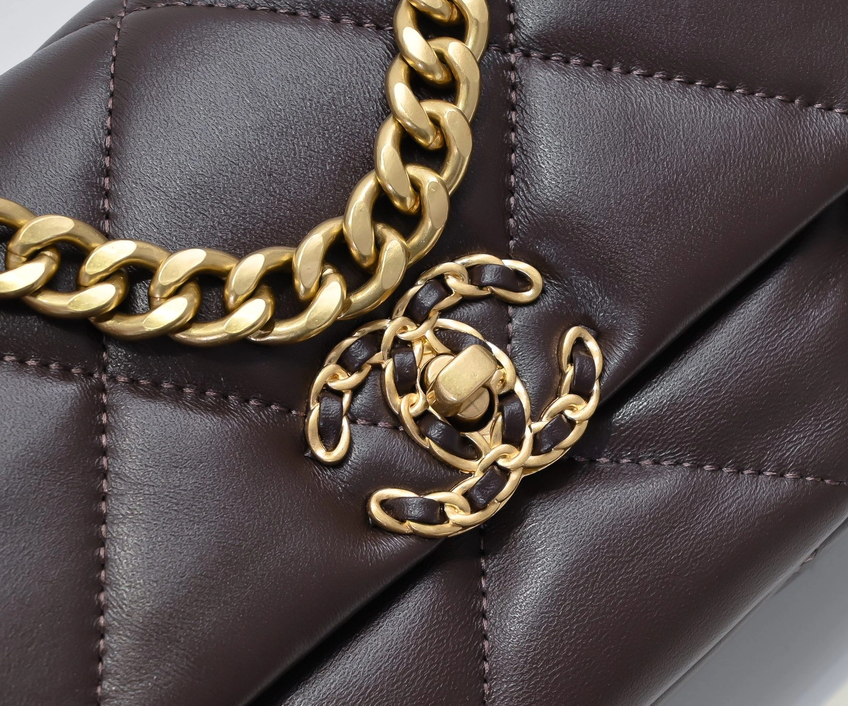 Unique 5819 Chanel AAA Quality Messenger Bags For Women - Image 4