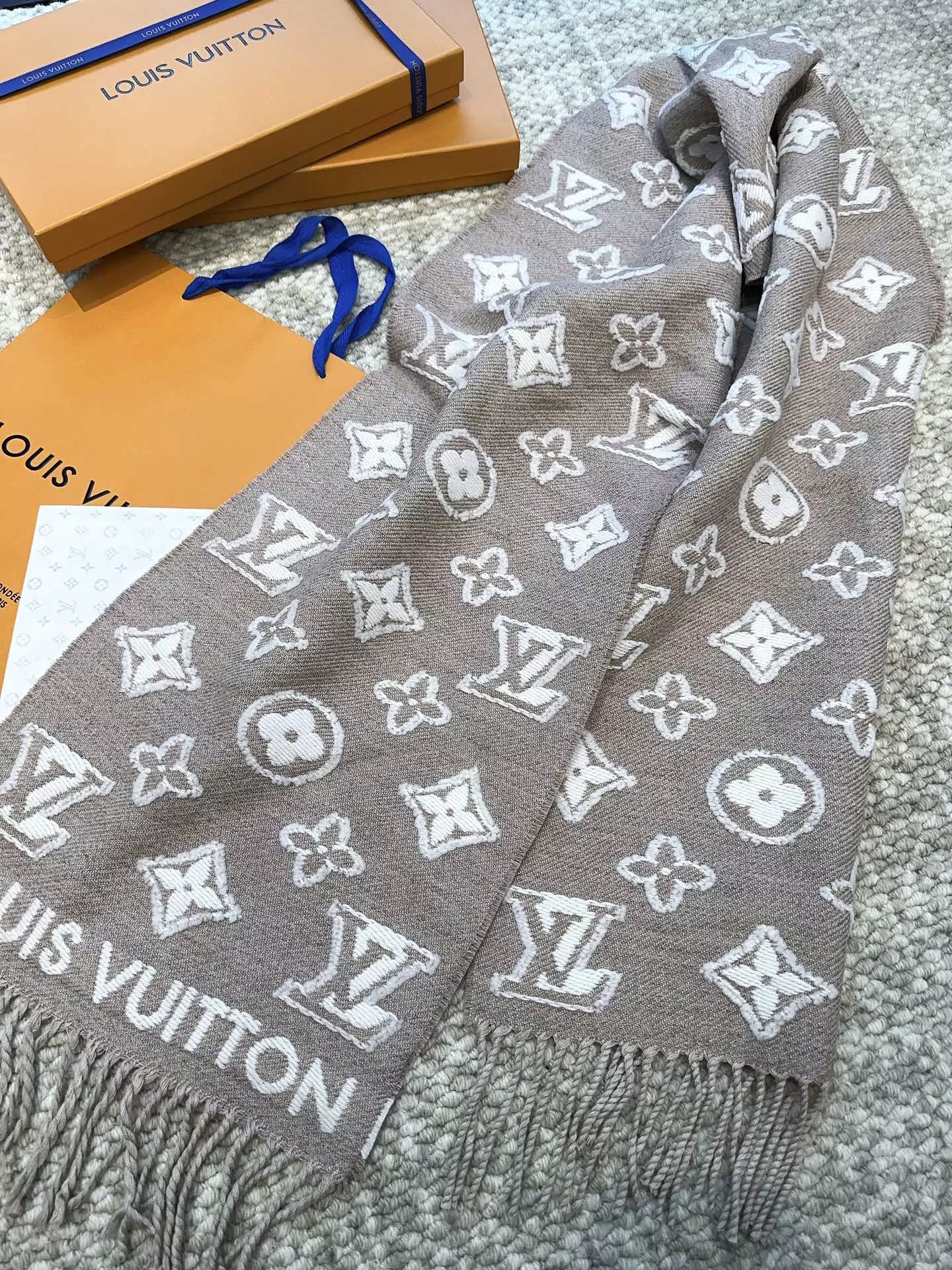 UrbanStyle 6277 Louis Vuitton Scarf For Women - Image 6