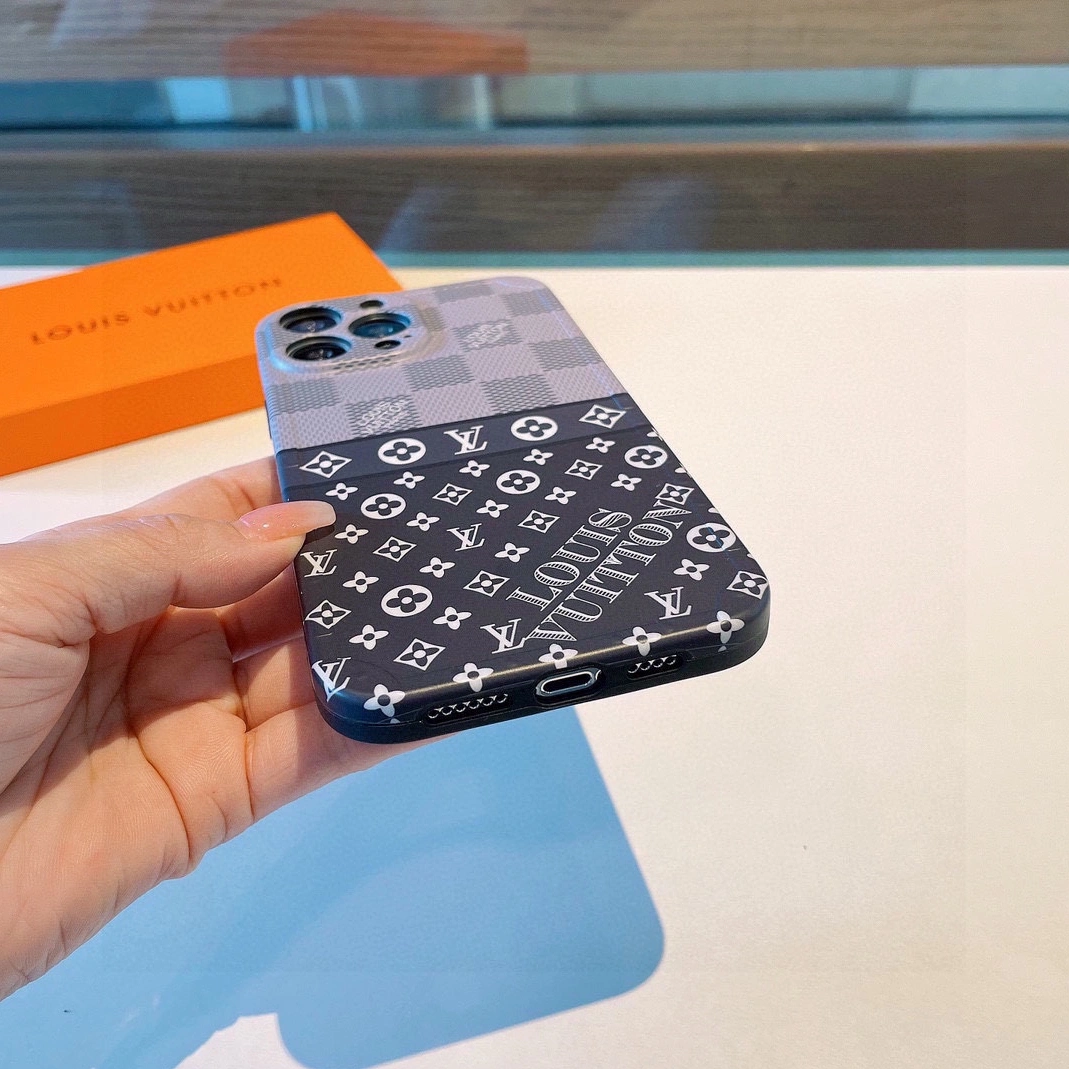 Versatile 1722 Louis Vuitton LV iPhone Case - Image 4