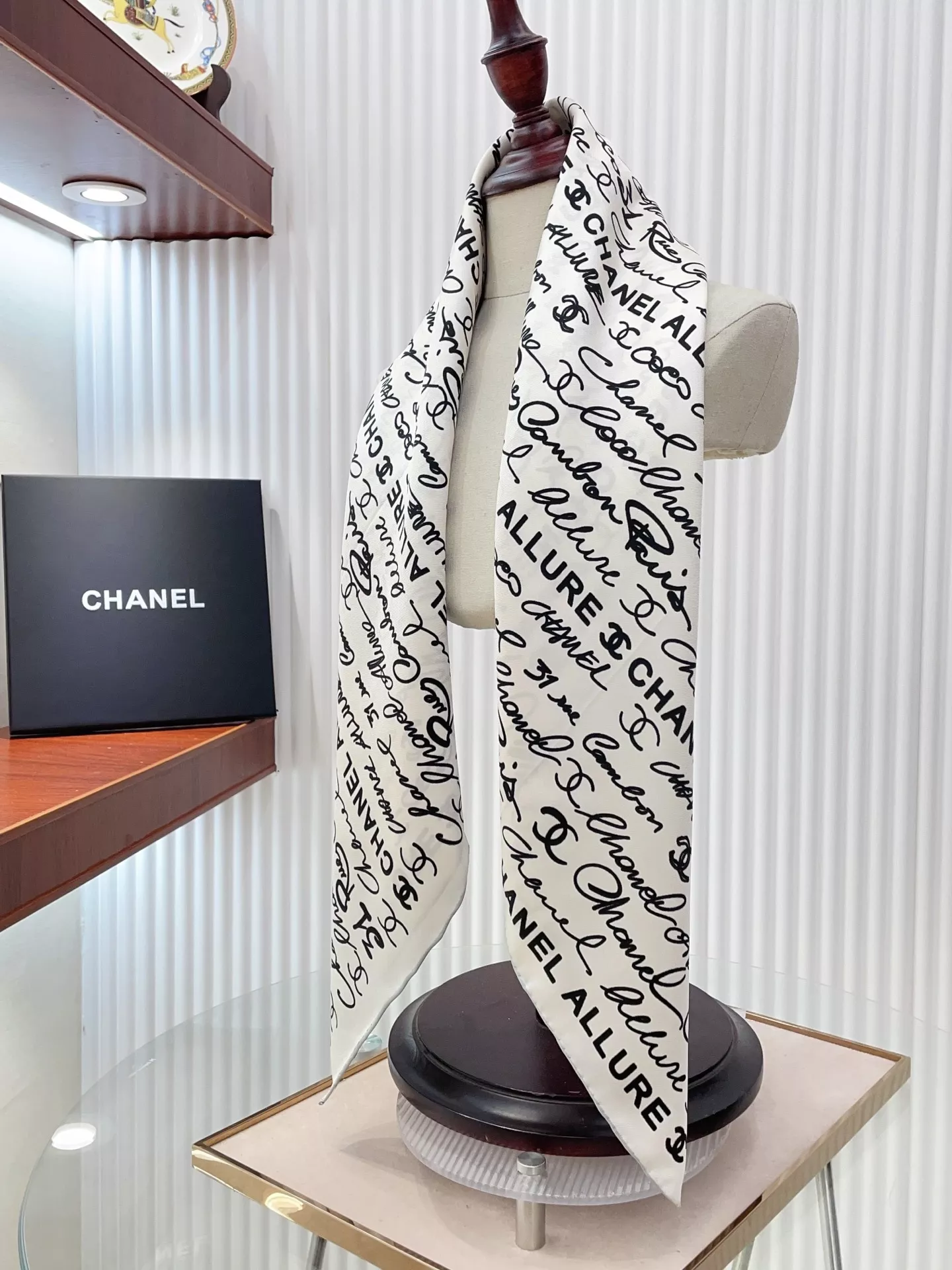 Versatile 5392 Chanel Silk Squares - Image 4