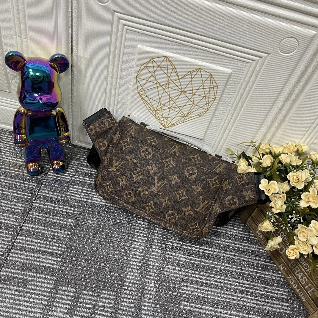 Vibrant 4597 Louis Vuitton LV AAA Quality Belt Bags