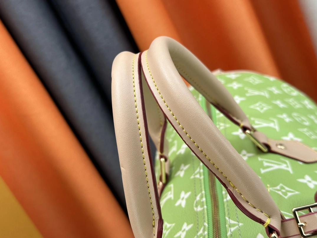 Vibrant 5253 Louis Vuitton Travel Bags - Image 6