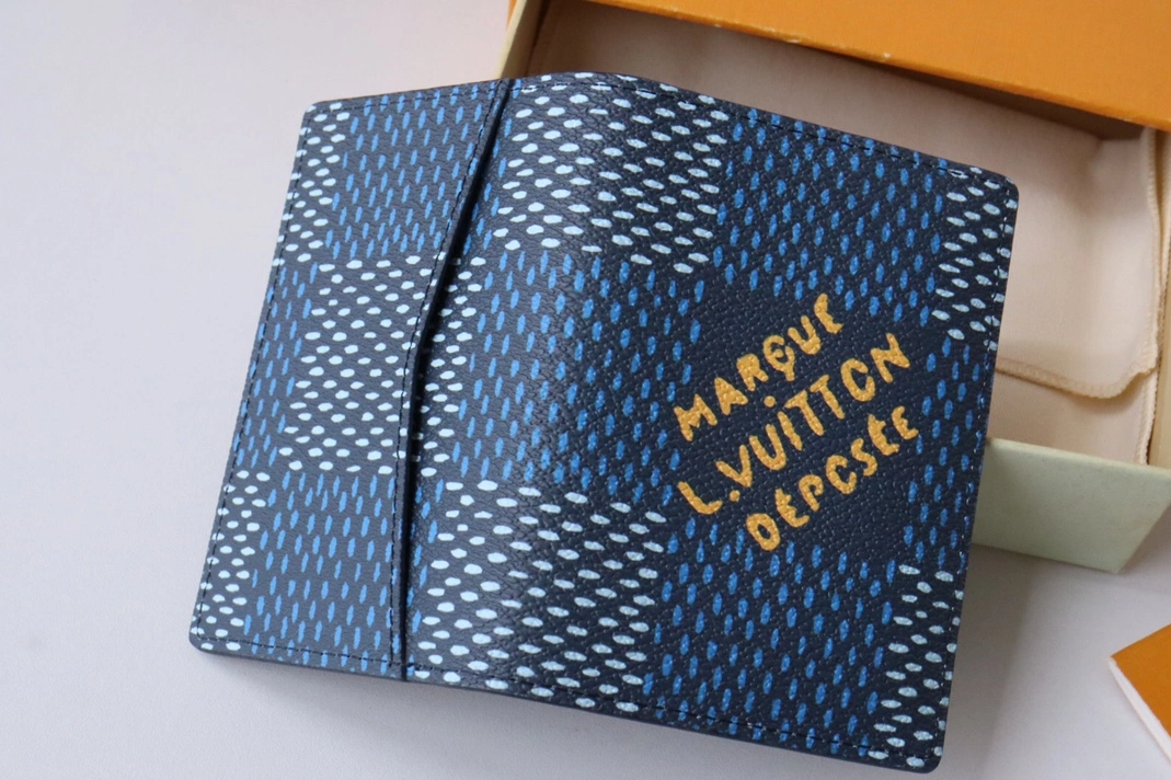 Vibrant 5671 Louis Vuitton LV Card Case - Image 4