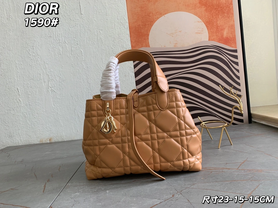 Vibrant 5850 Christian Dior AAA Quality Handbags For Women