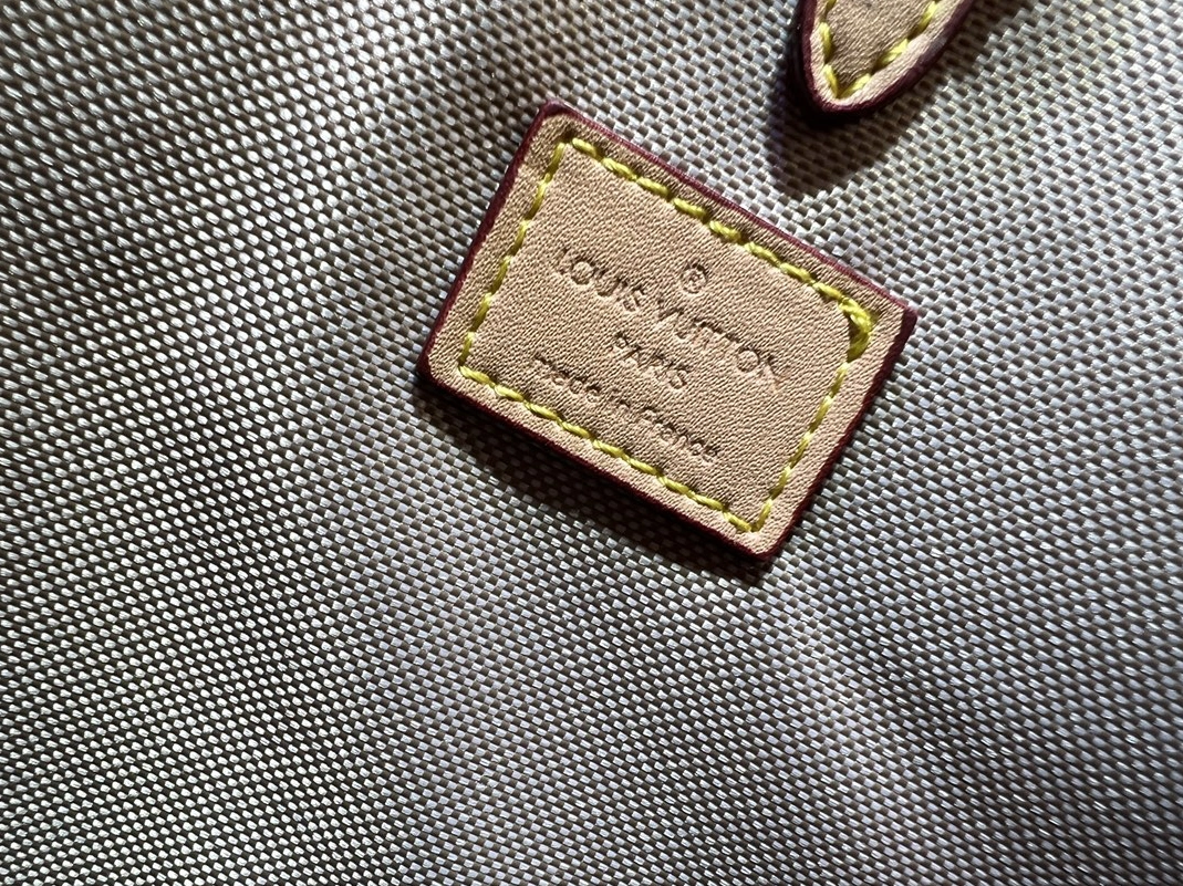 Vibrant 6485 Louis Vuitton AAA Quality Handbags For Women - Image 8