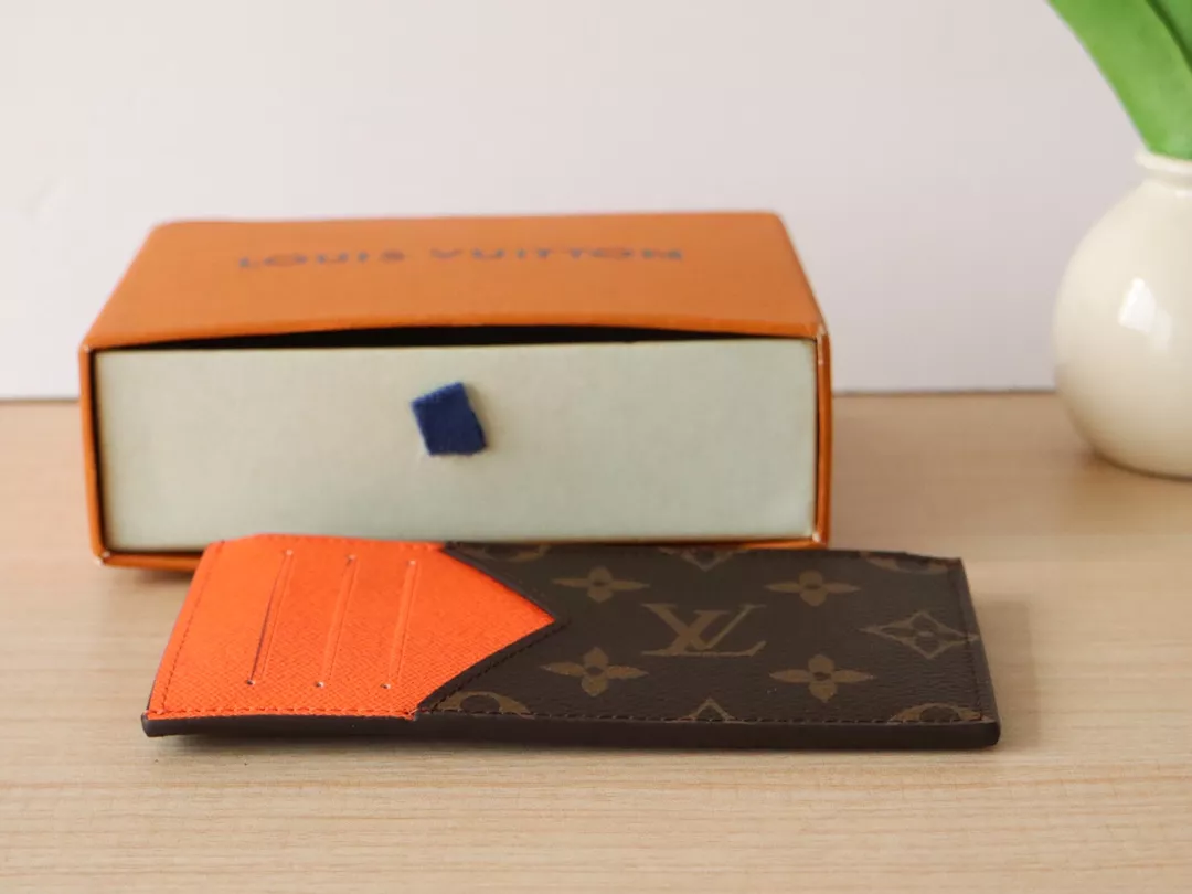 Vibrant 9051 Louis Vuitton LV Card Case - Image 5