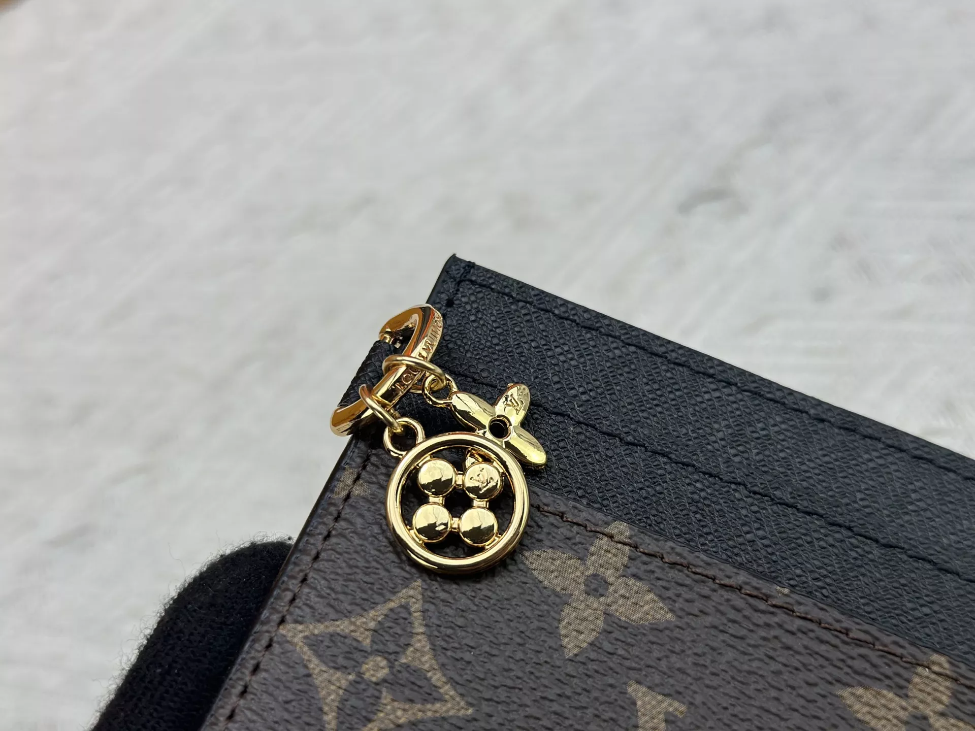 WellDesigned 3595 Louis Vuitton LV Card Case For Women - Image 4