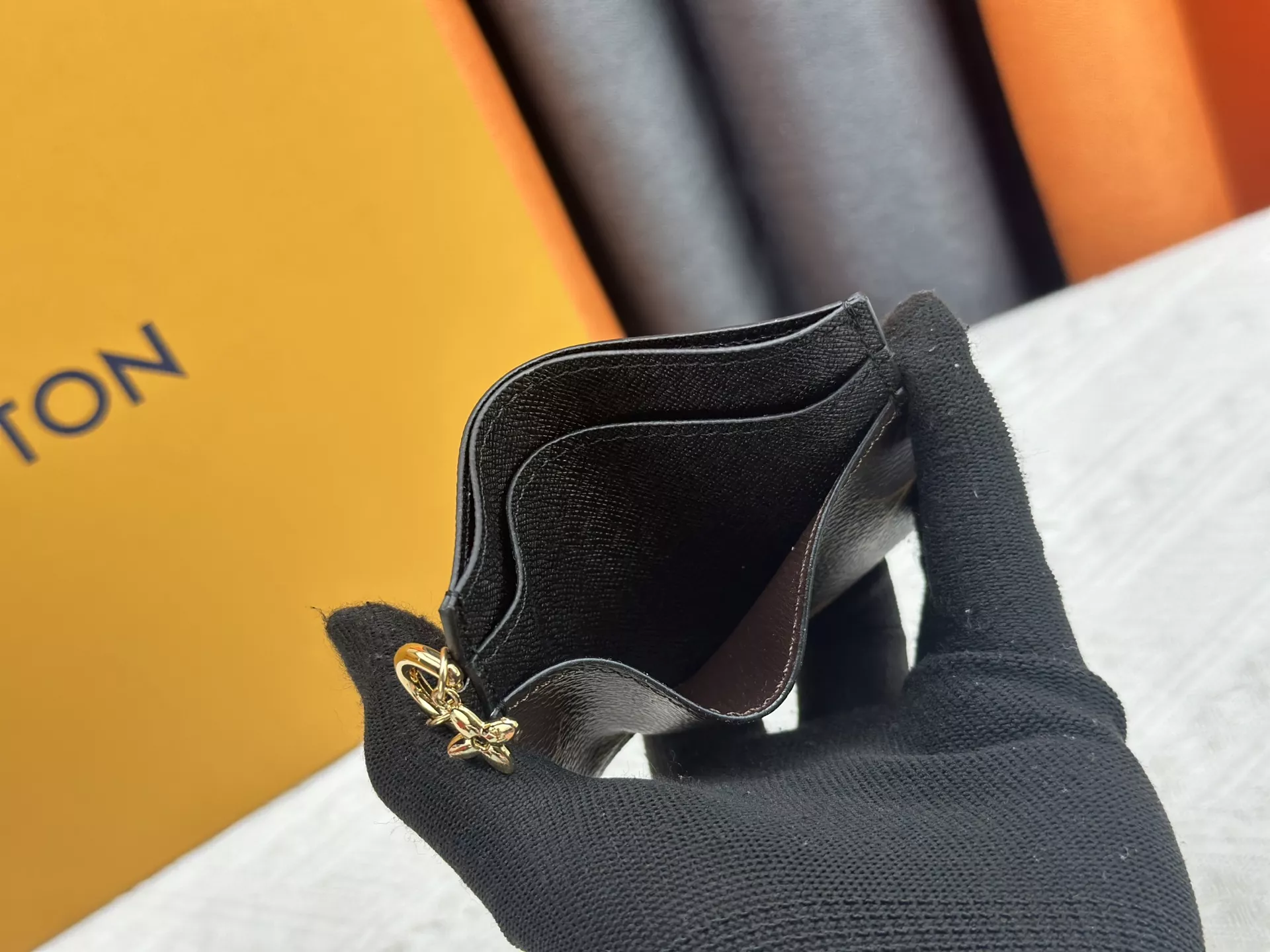 WellDesigned 3595 Louis Vuitton LV Card Case For Women - Image 5