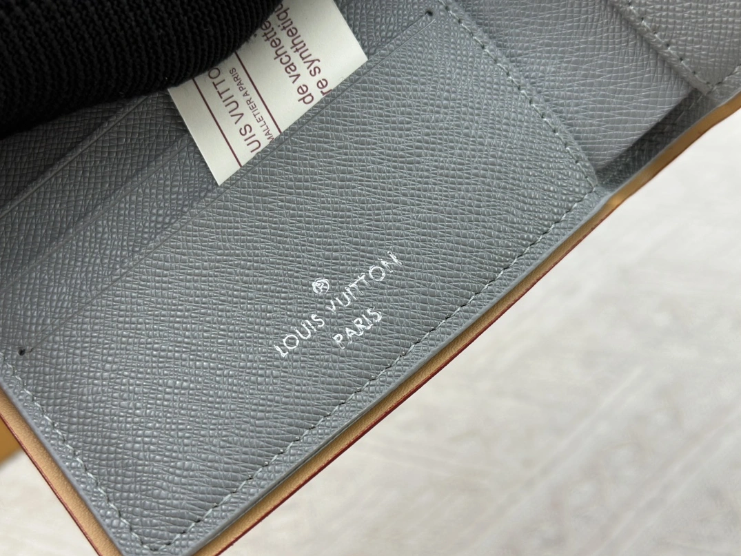 WellDesigned 4501 Louis Vuitton LV Wallets - Image 7